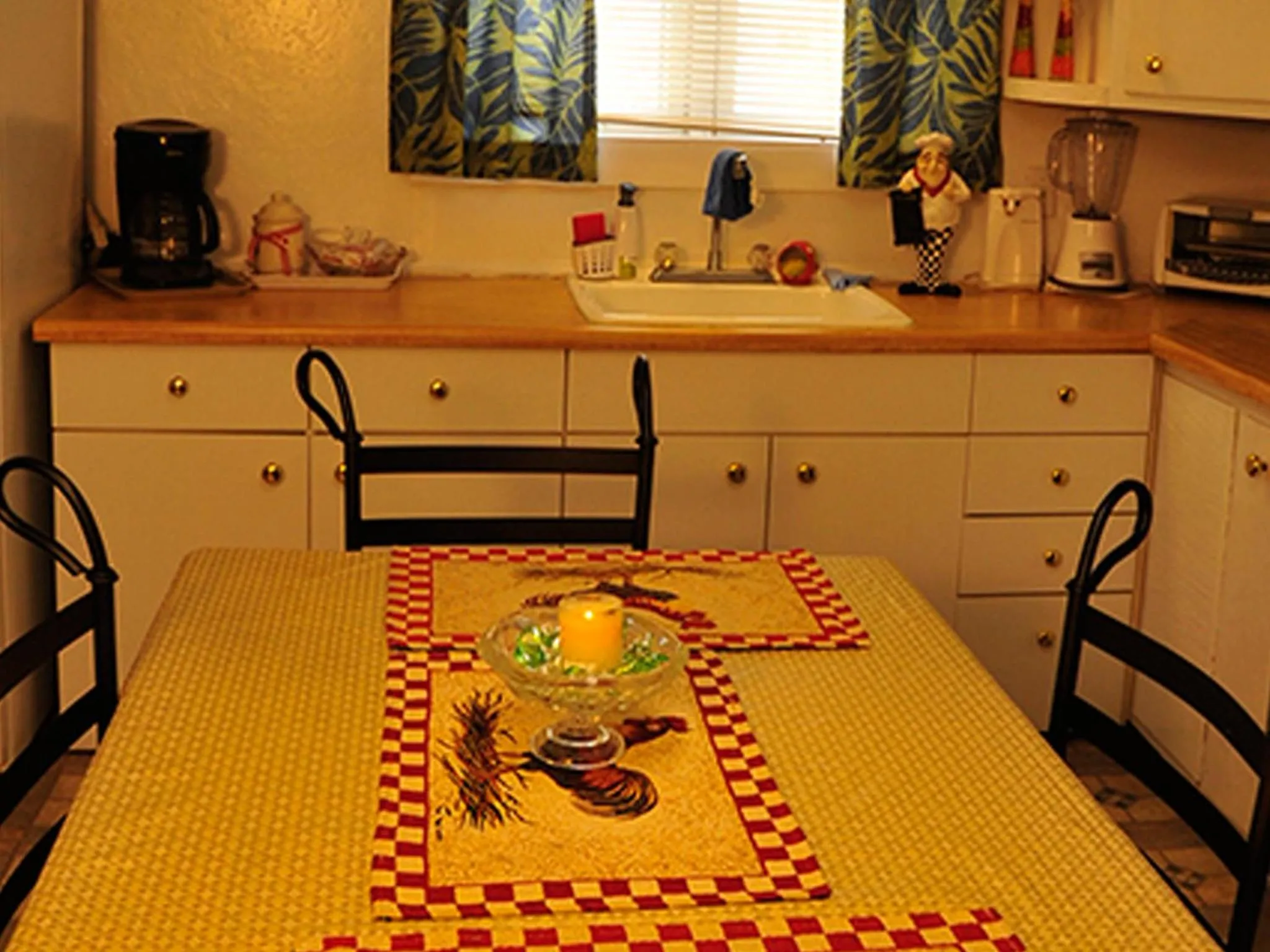 Dining area in Willows Motel