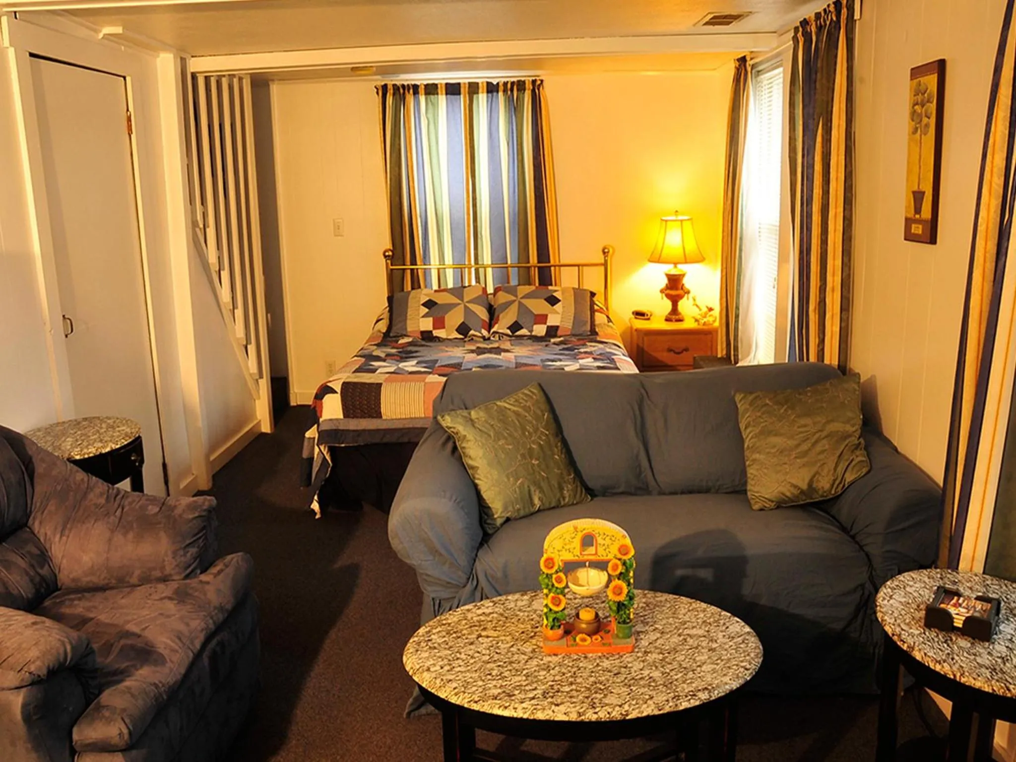 Photo of the whole room in Willows Motel
