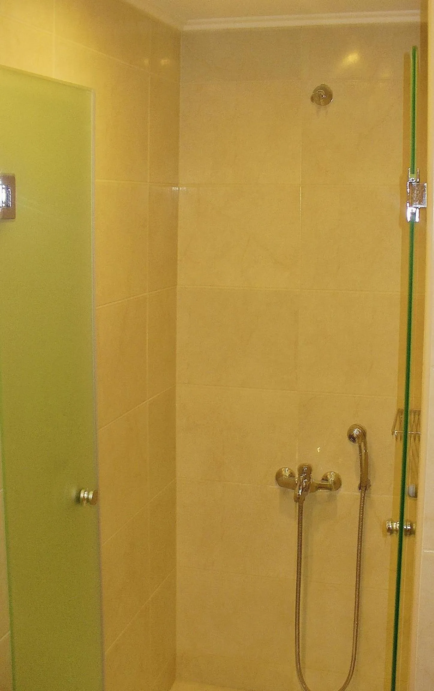 Shower in 24 Seven Boutique Hotel