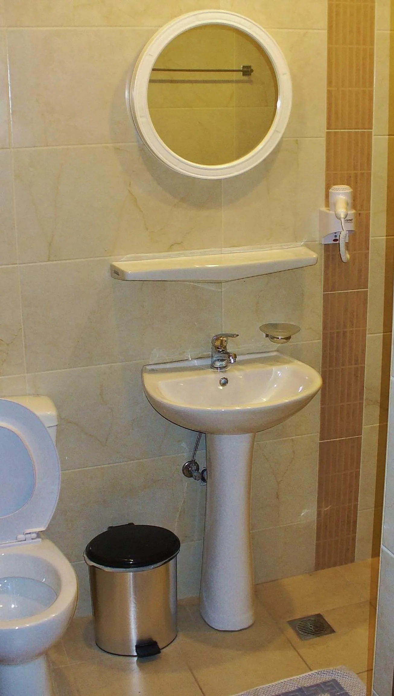 Toilet in 24 Seven Boutique Hotel