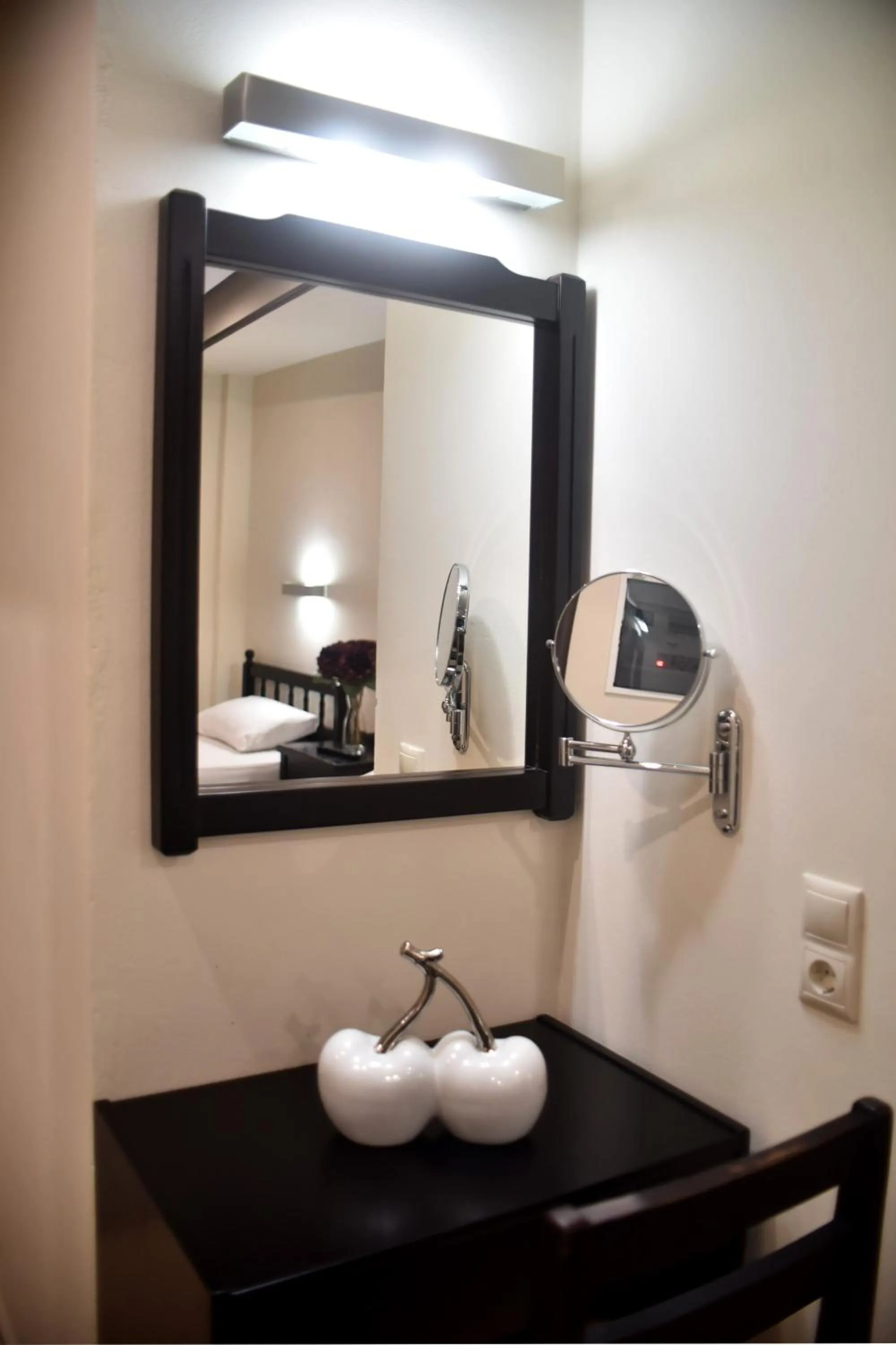 Toilet in 24 Seven Boutique Hotel