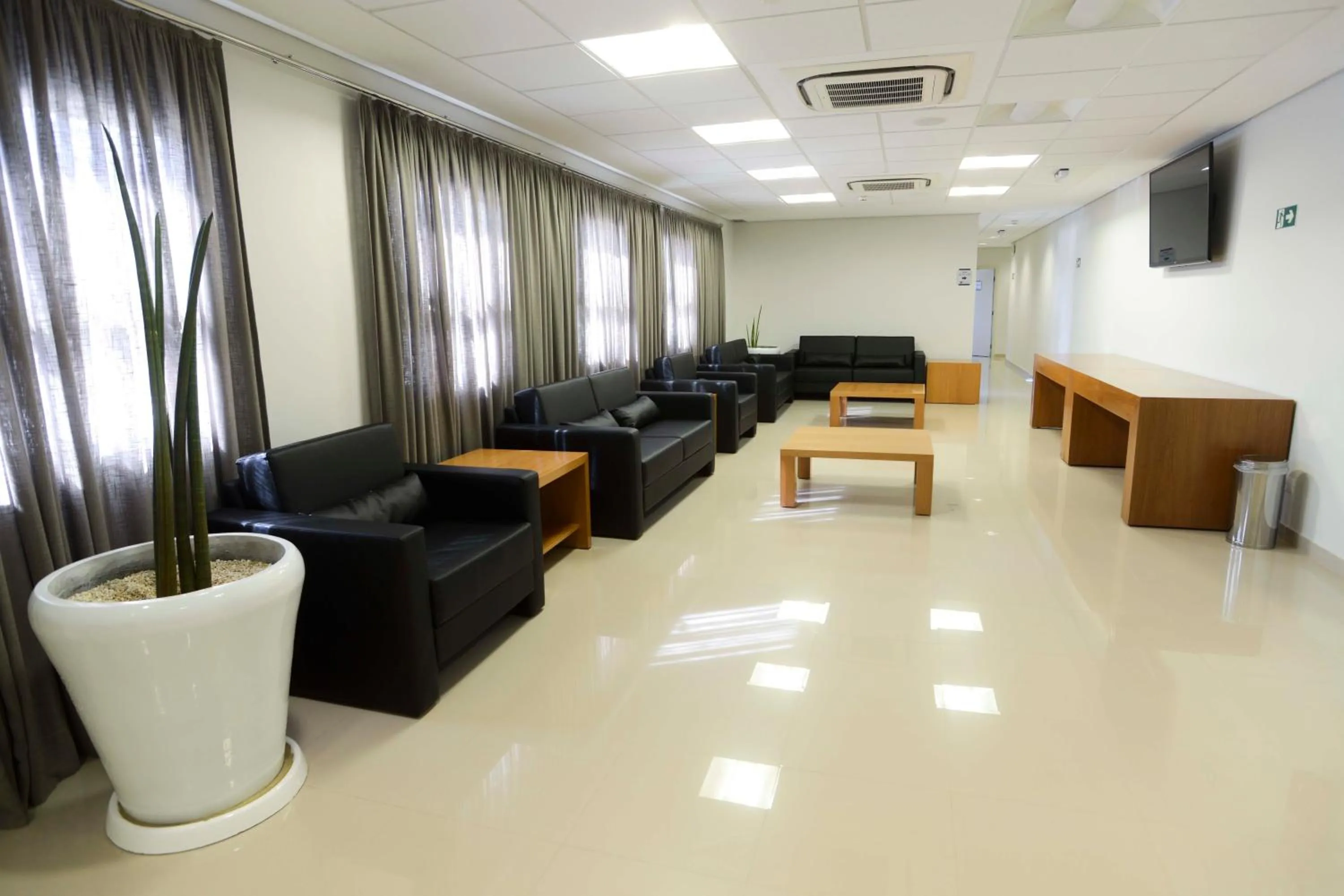 Communal lounge/ TV room in Hotel Rainha do Brasil