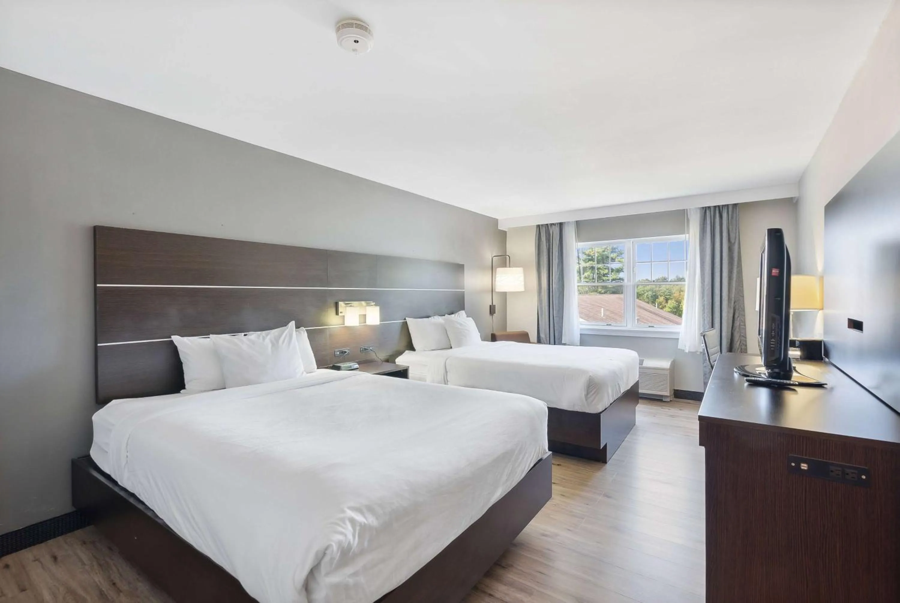 Photo of the whole room, Bed in Ramada by Wyndham Saco/Old Orchard Beach Area