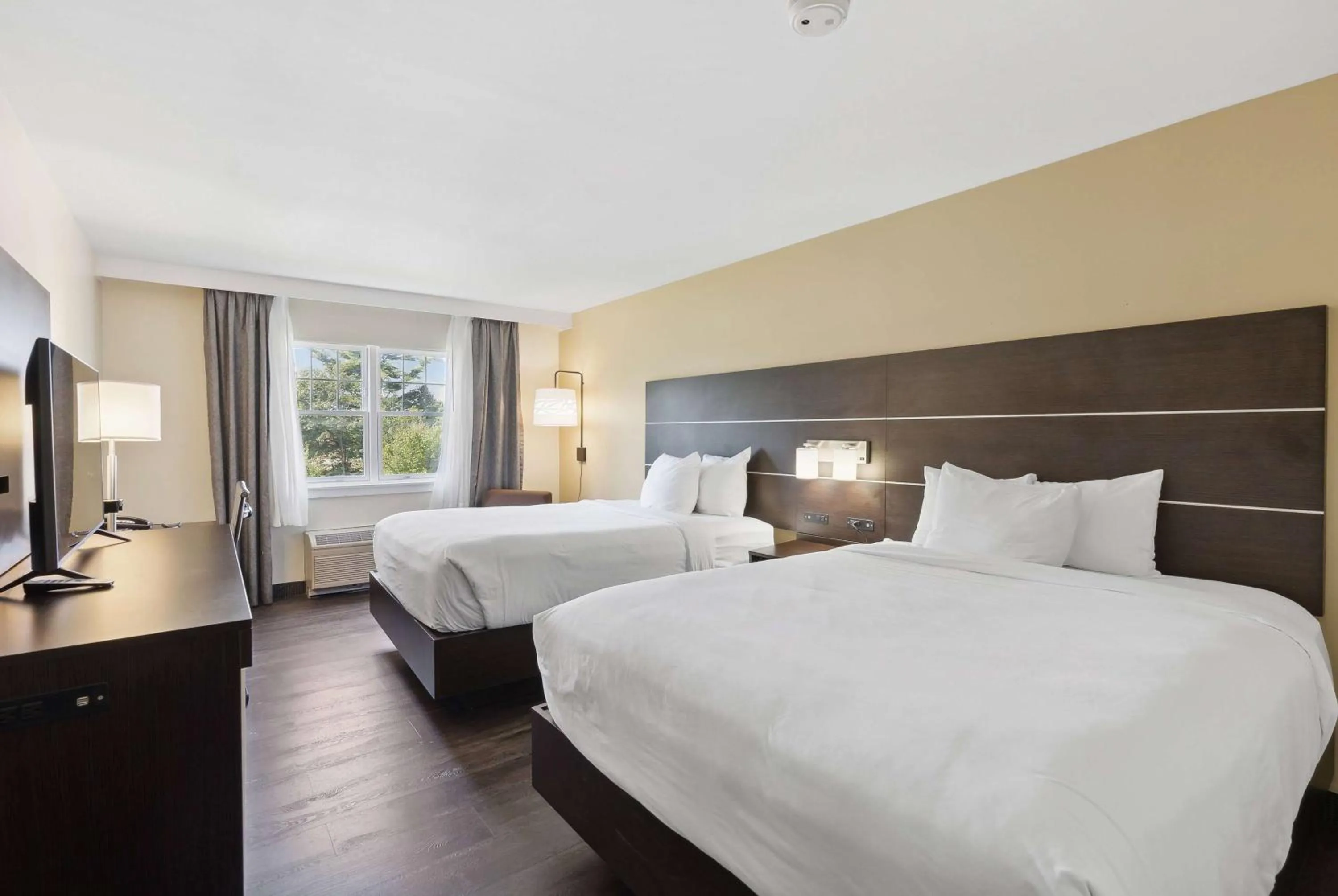 Photo of the whole room, Bed in Ramada by Wyndham Saco/Old Orchard Beach Area