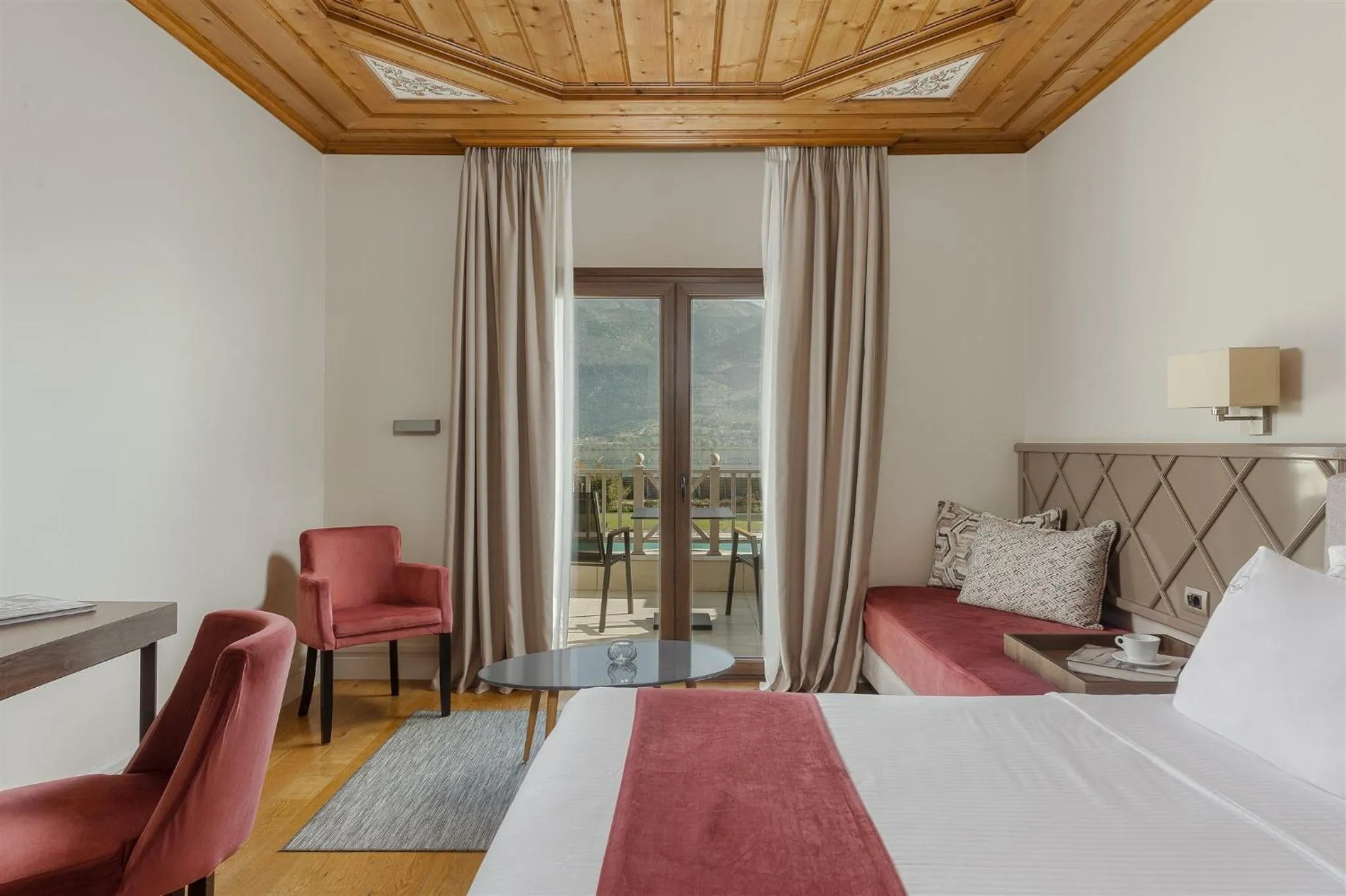 Photo of the whole room, Bed in The Lake Hotel