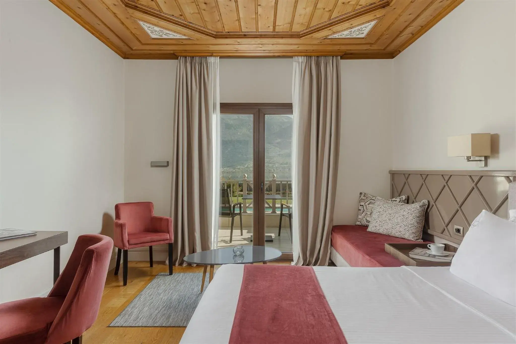 Deluxe Room with Lake View in The Lake Hotel Deluxe Room with Lake View in The Lake Hotel