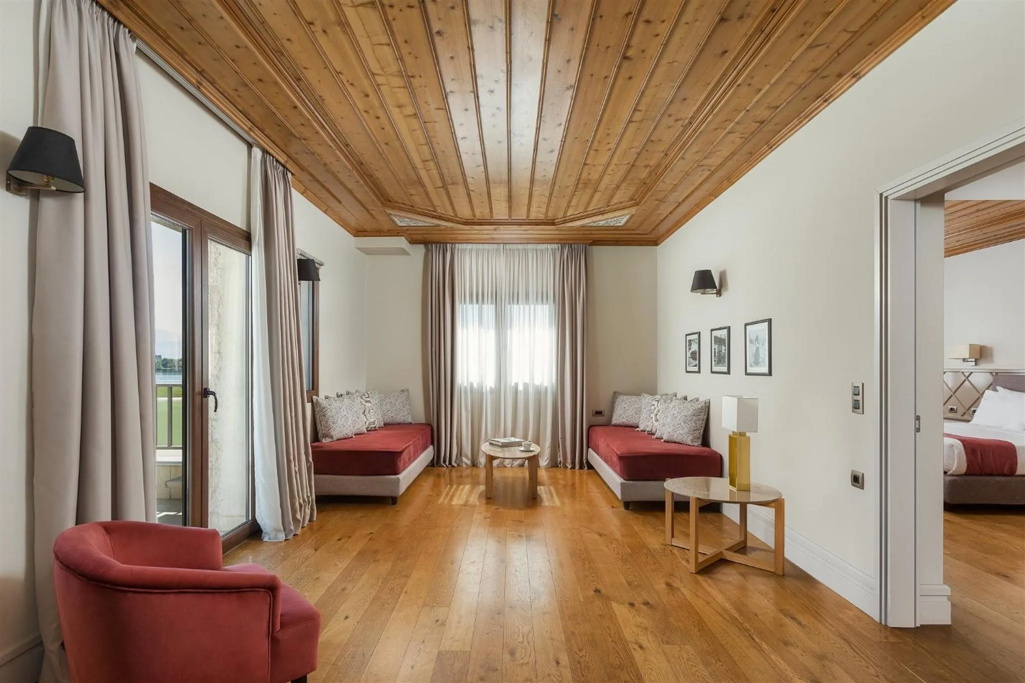Living room, Bed in The Lake Hotel