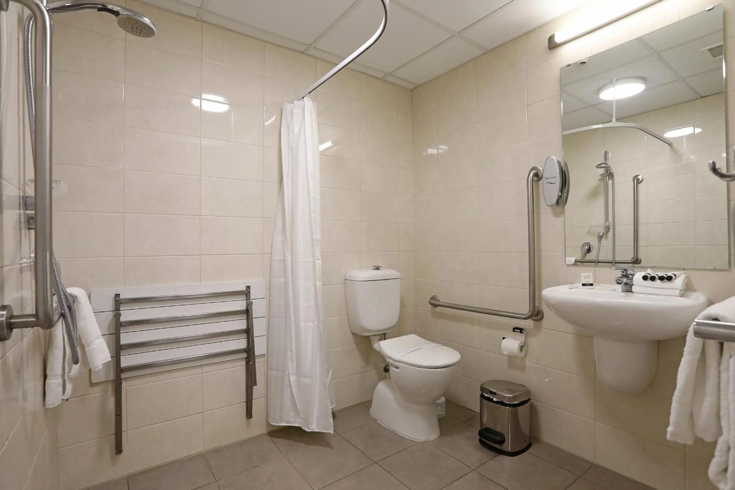 Facility for disabled guests in Quality Suites Central Square
