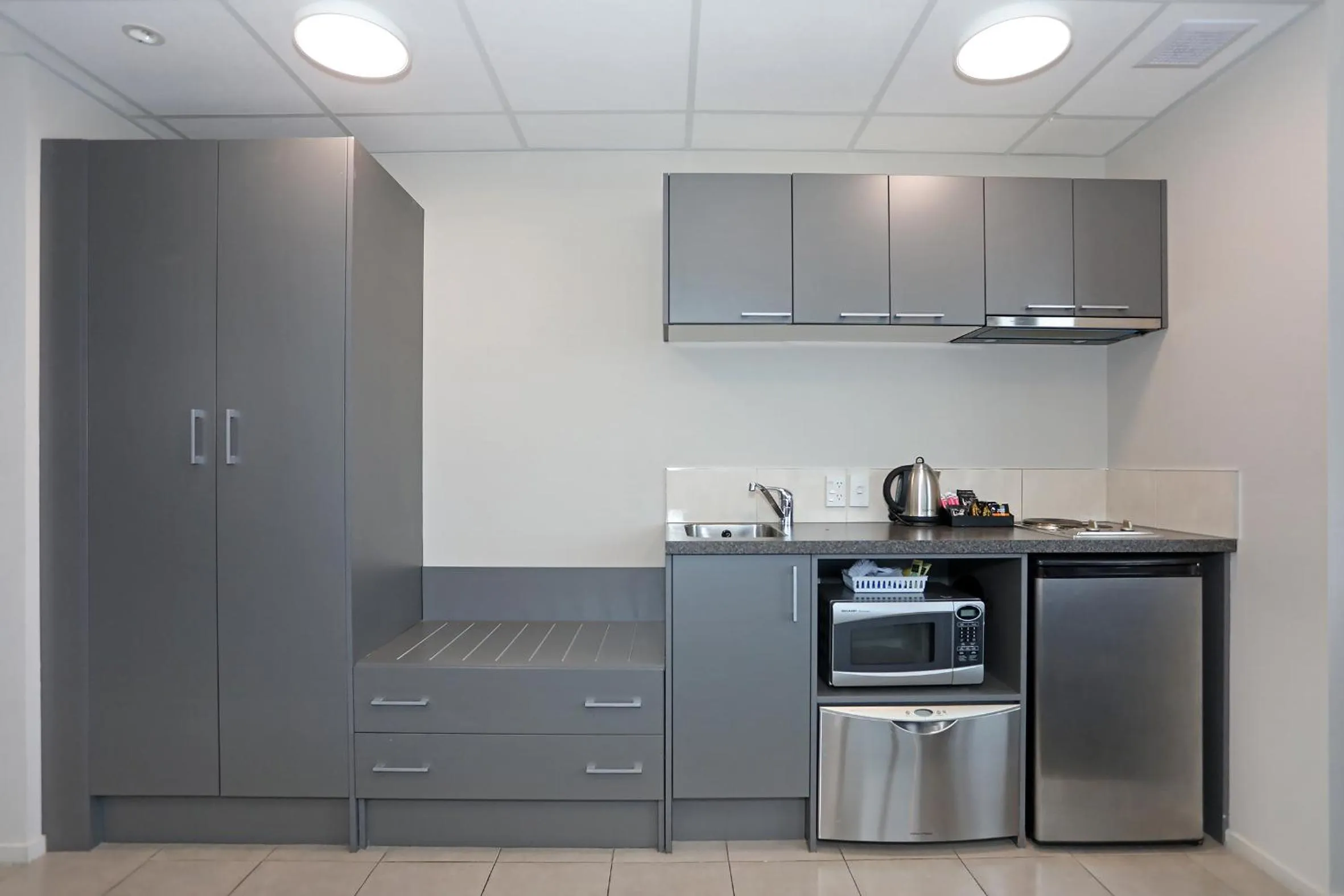 Kitchen or kitchenette in Quality Suites Central Square