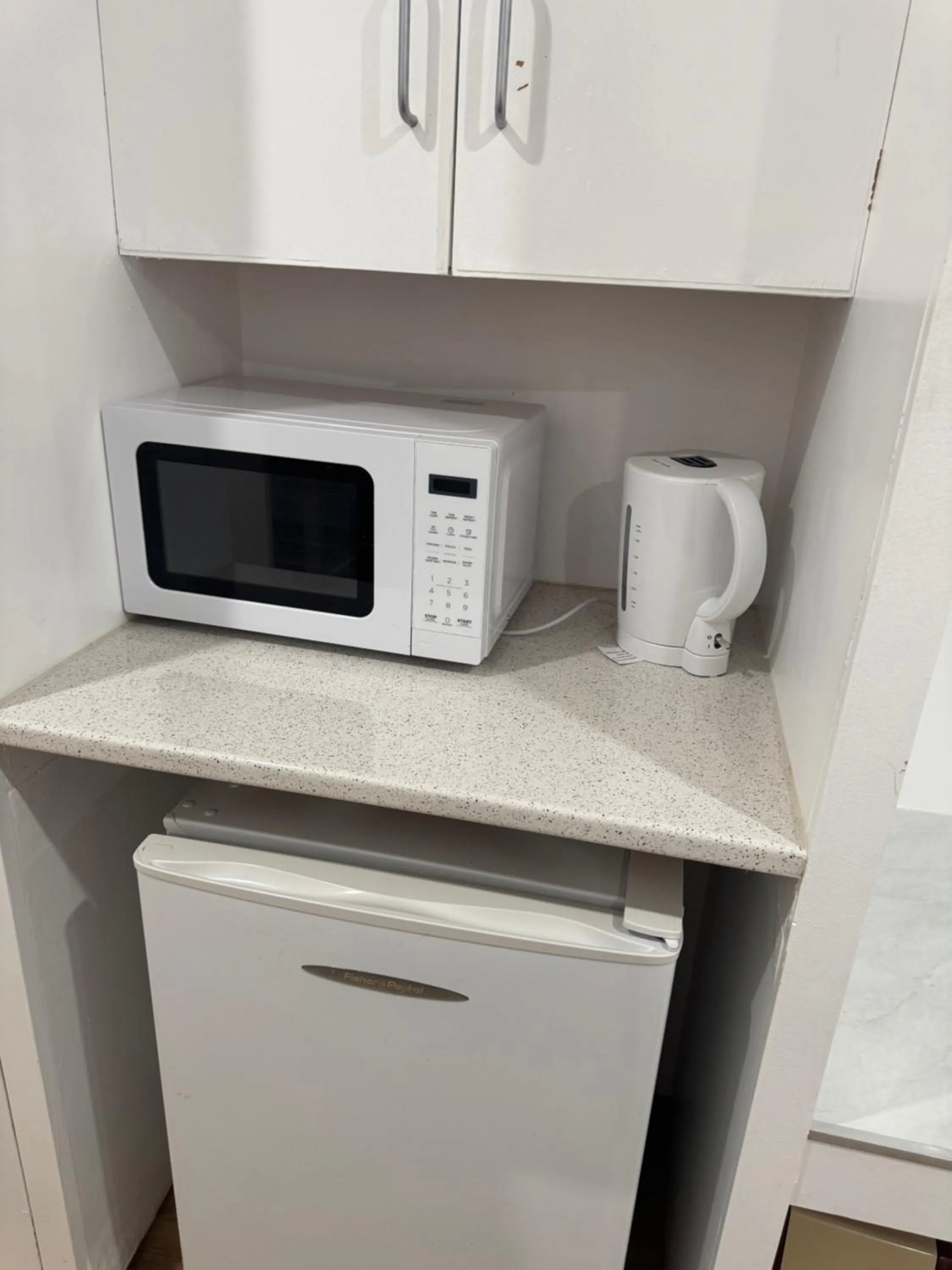 Kitchen or kitchenette in Cottonwood Motor Inn