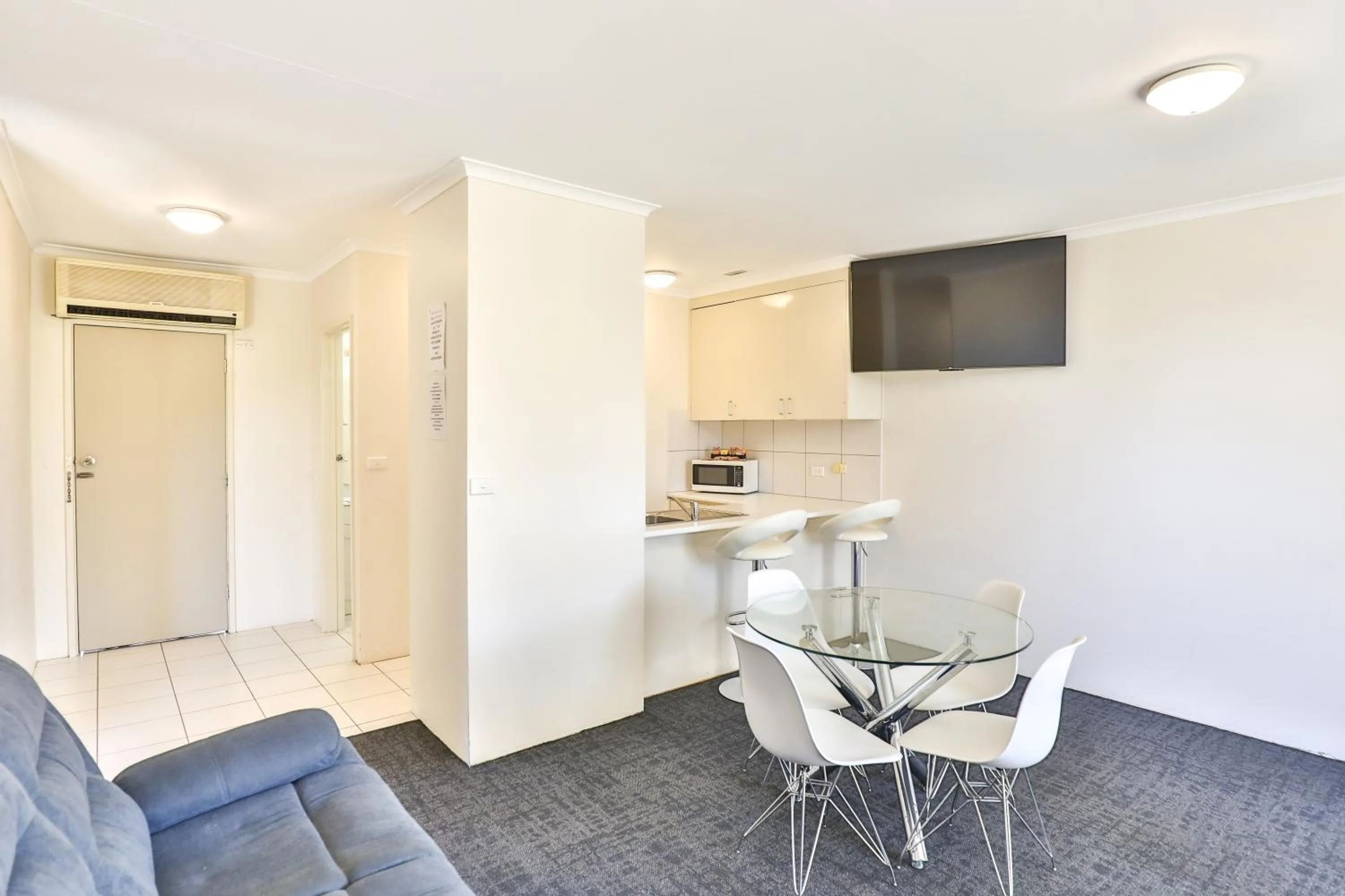 Dining area in Cottonwood Motor Inn
