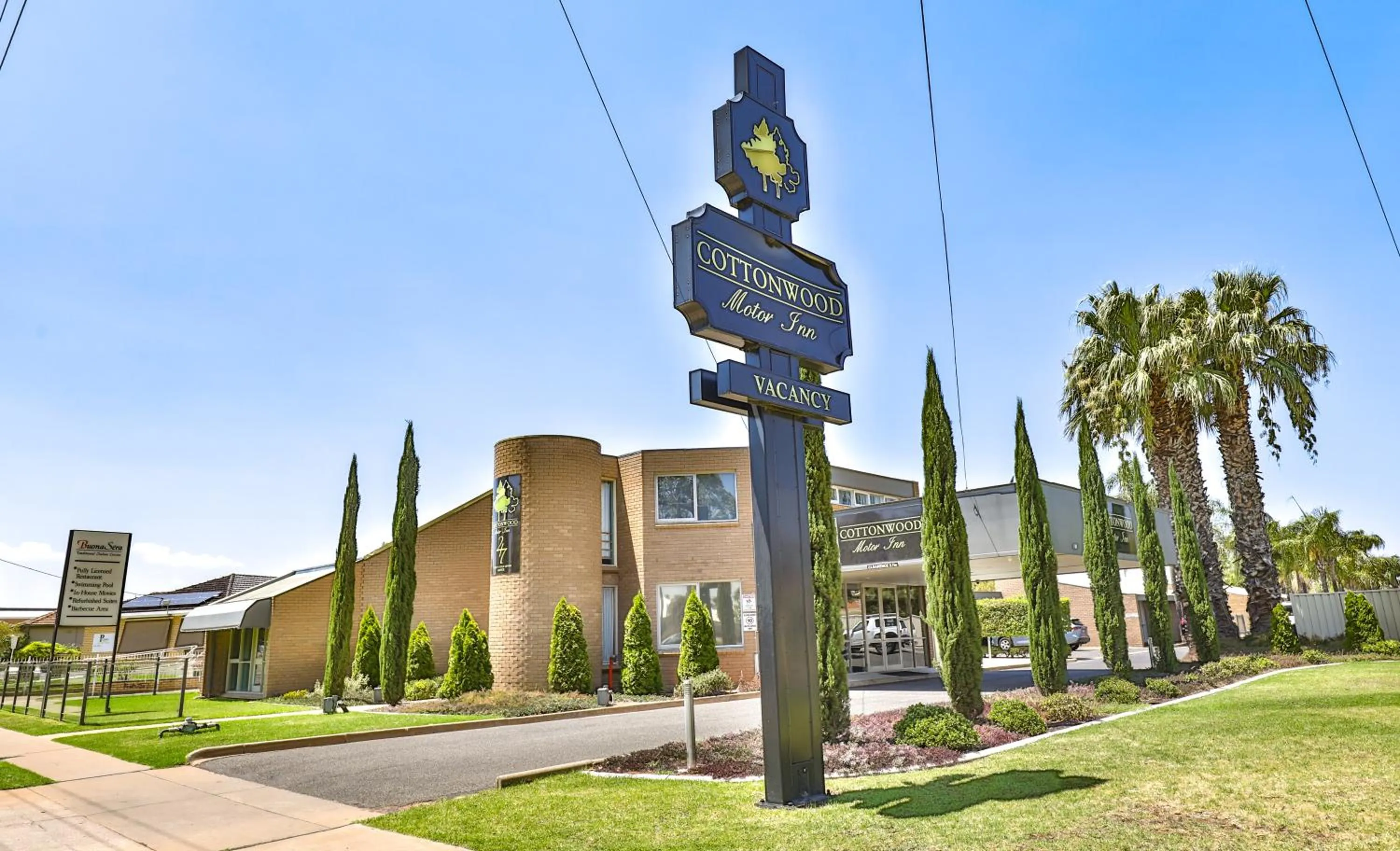 Property building in Cottonwood Motor Inn