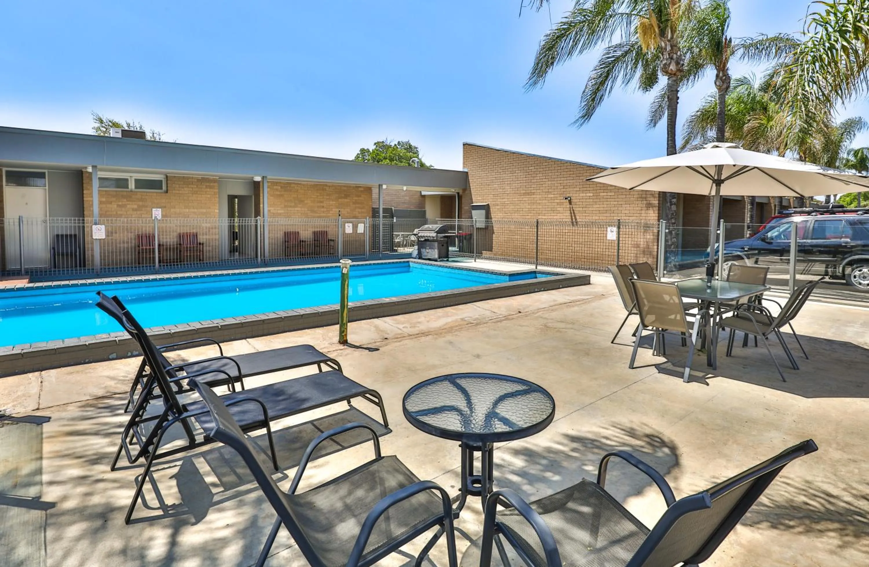 Swimming pool in Cottonwood Motor Inn