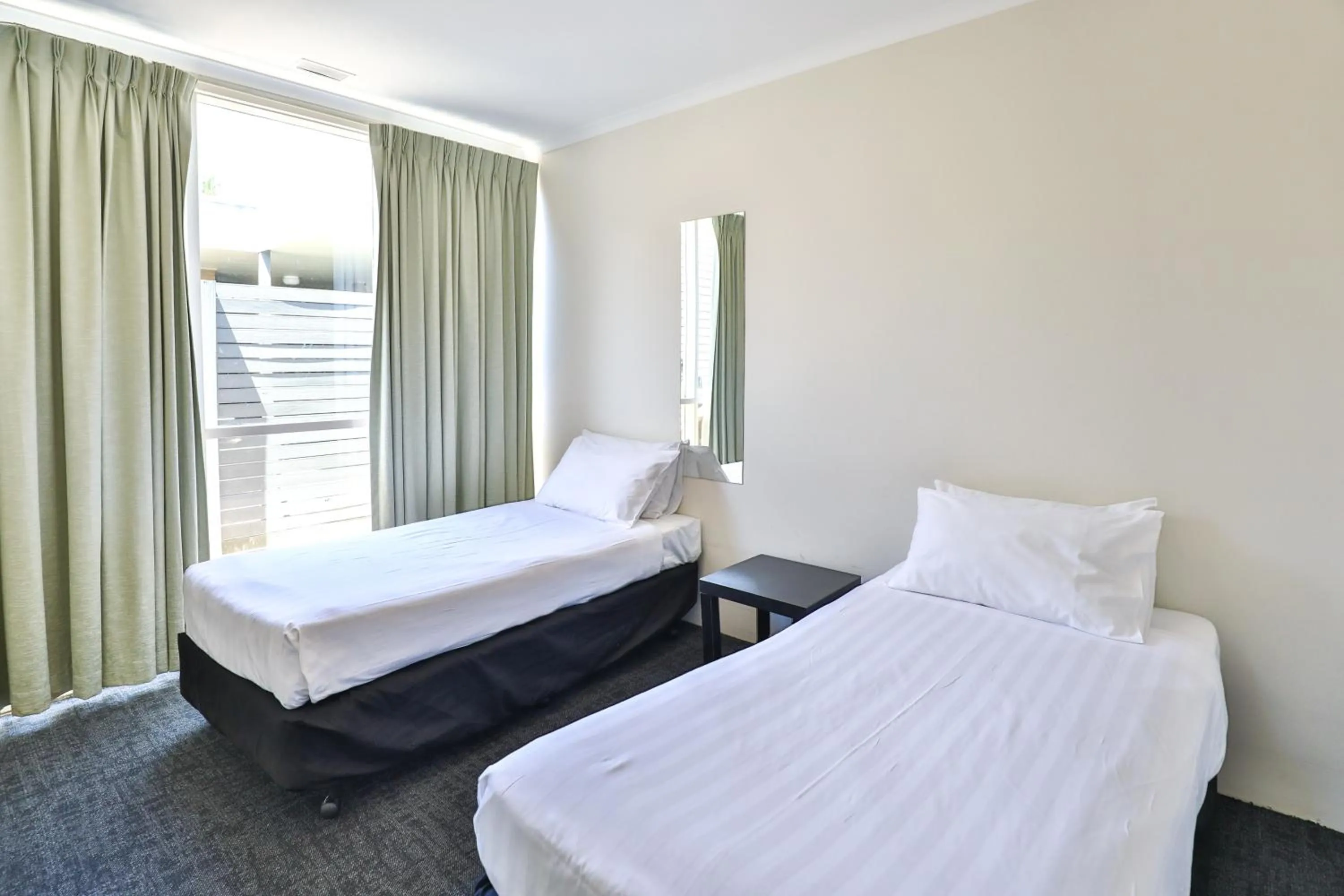 Bed in Cottonwood Motor Inn