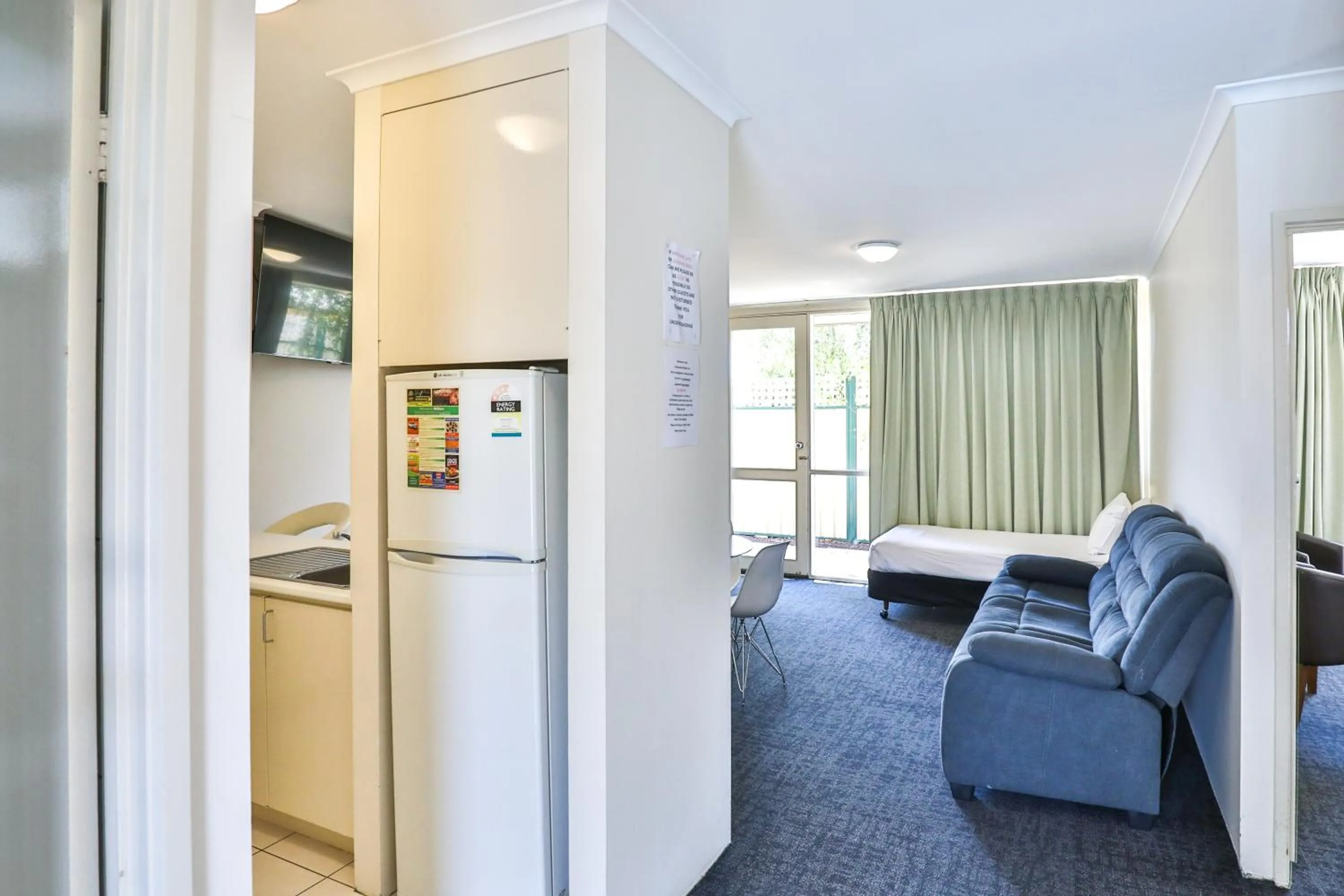 Living room in Cottonwood Motor Inn