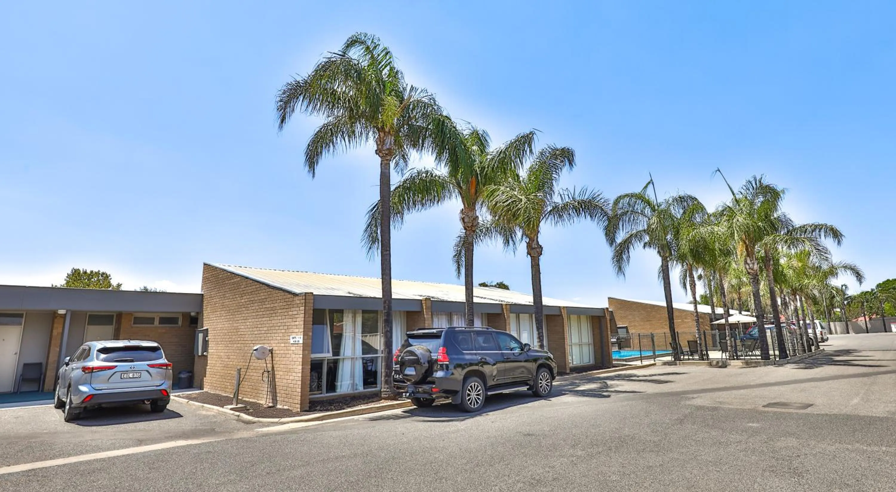 Property building in Cottonwood Motor Inn