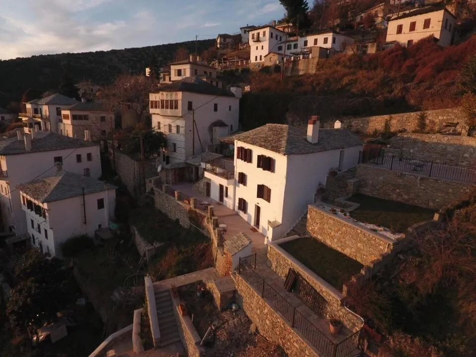 Property building in 1822 Makrinitsa Suites