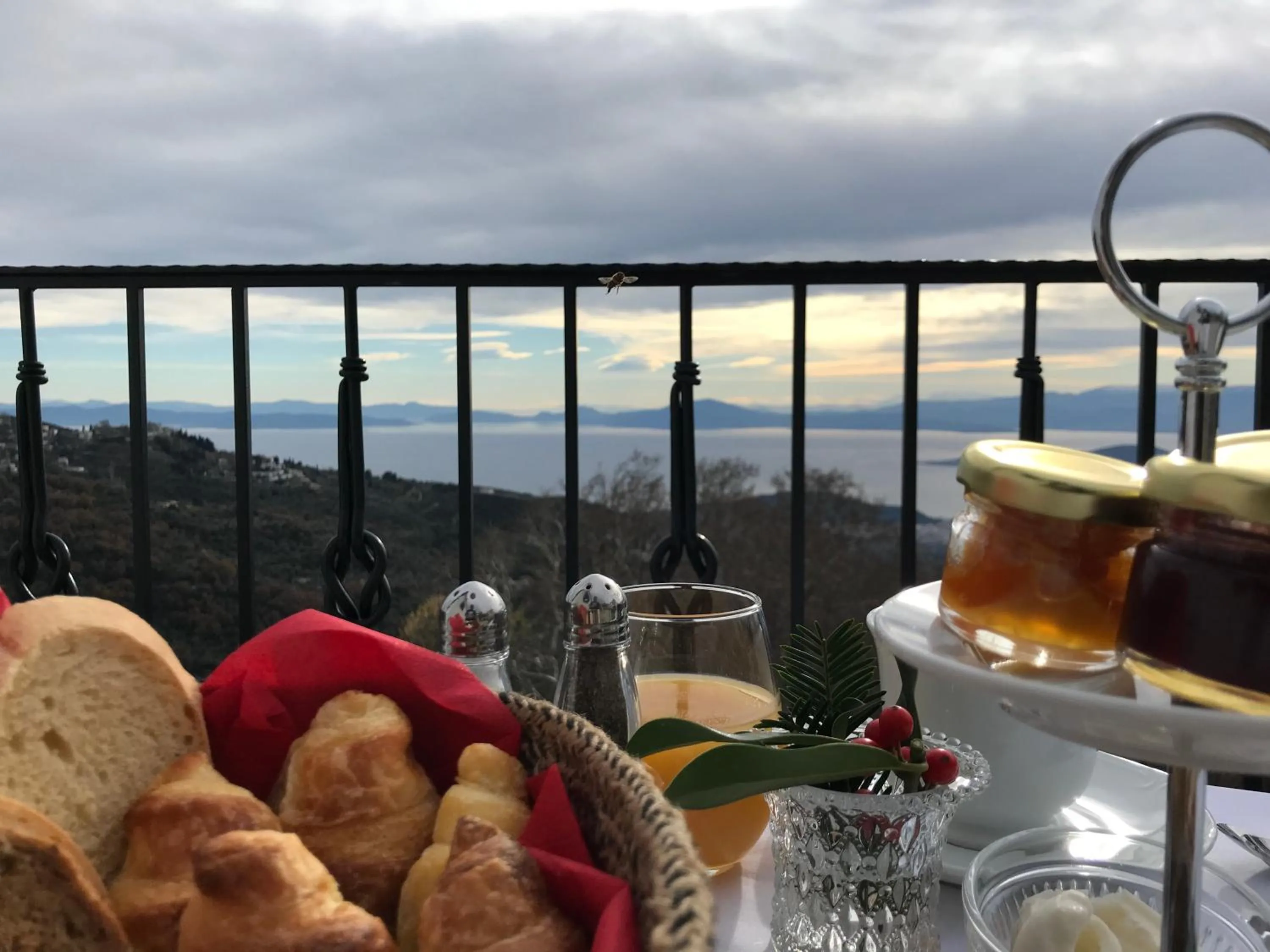 Breakfast in 1822 Makrinitsa Suites