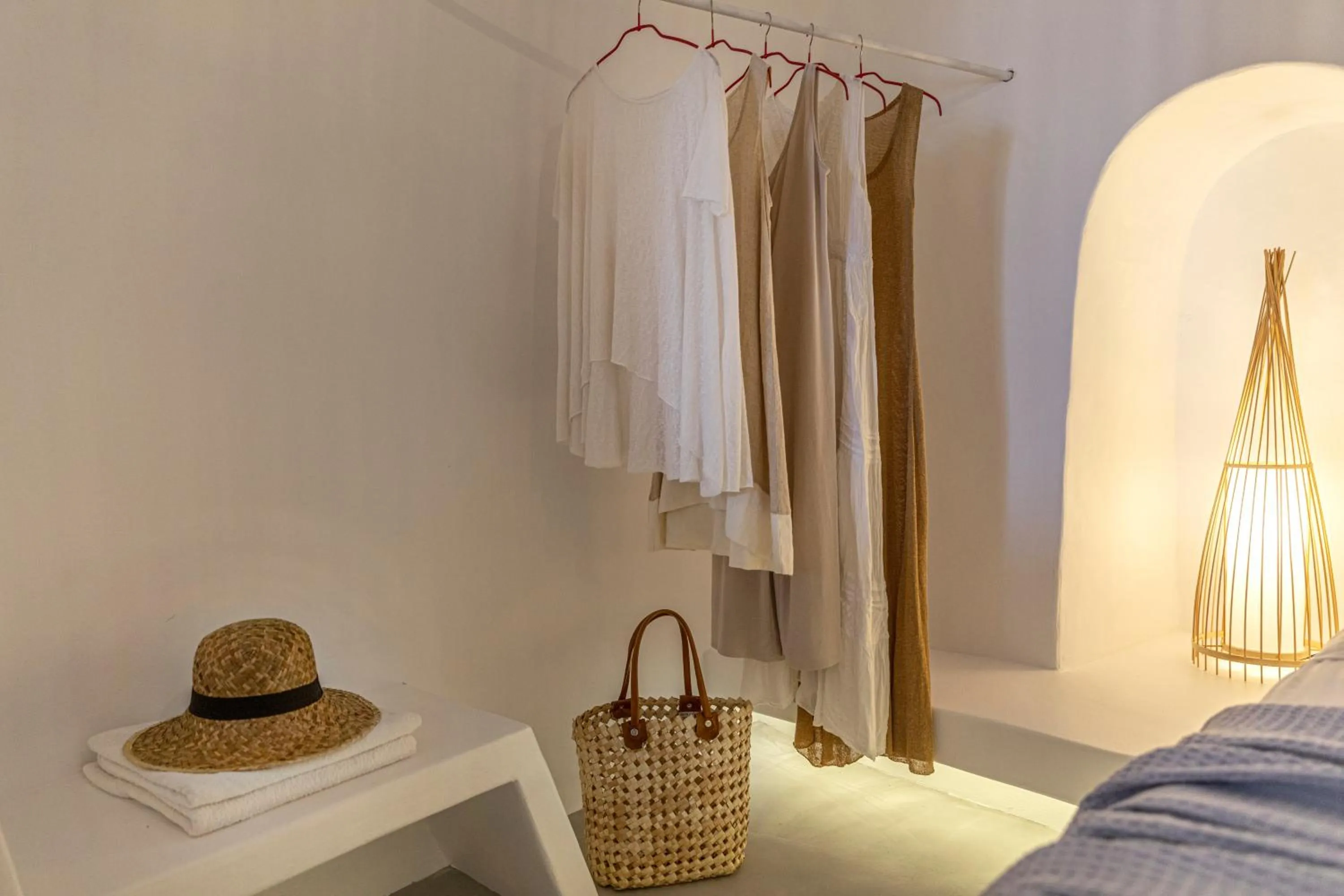 Bedroom in White Cave by Caldera Houses