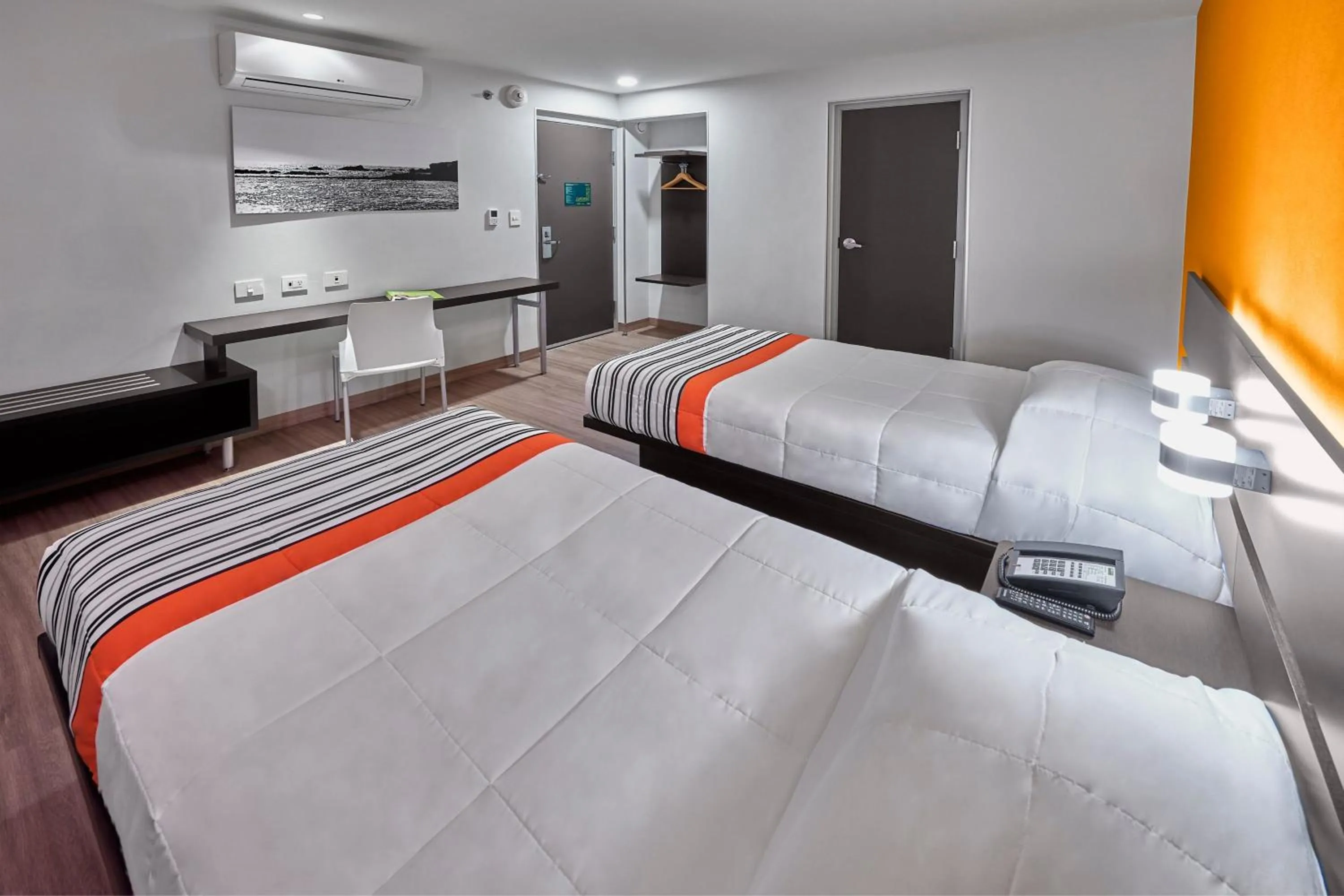 Photo of the whole room, Bed in City Express Junior by Marriott Ciudad de México Sullivan