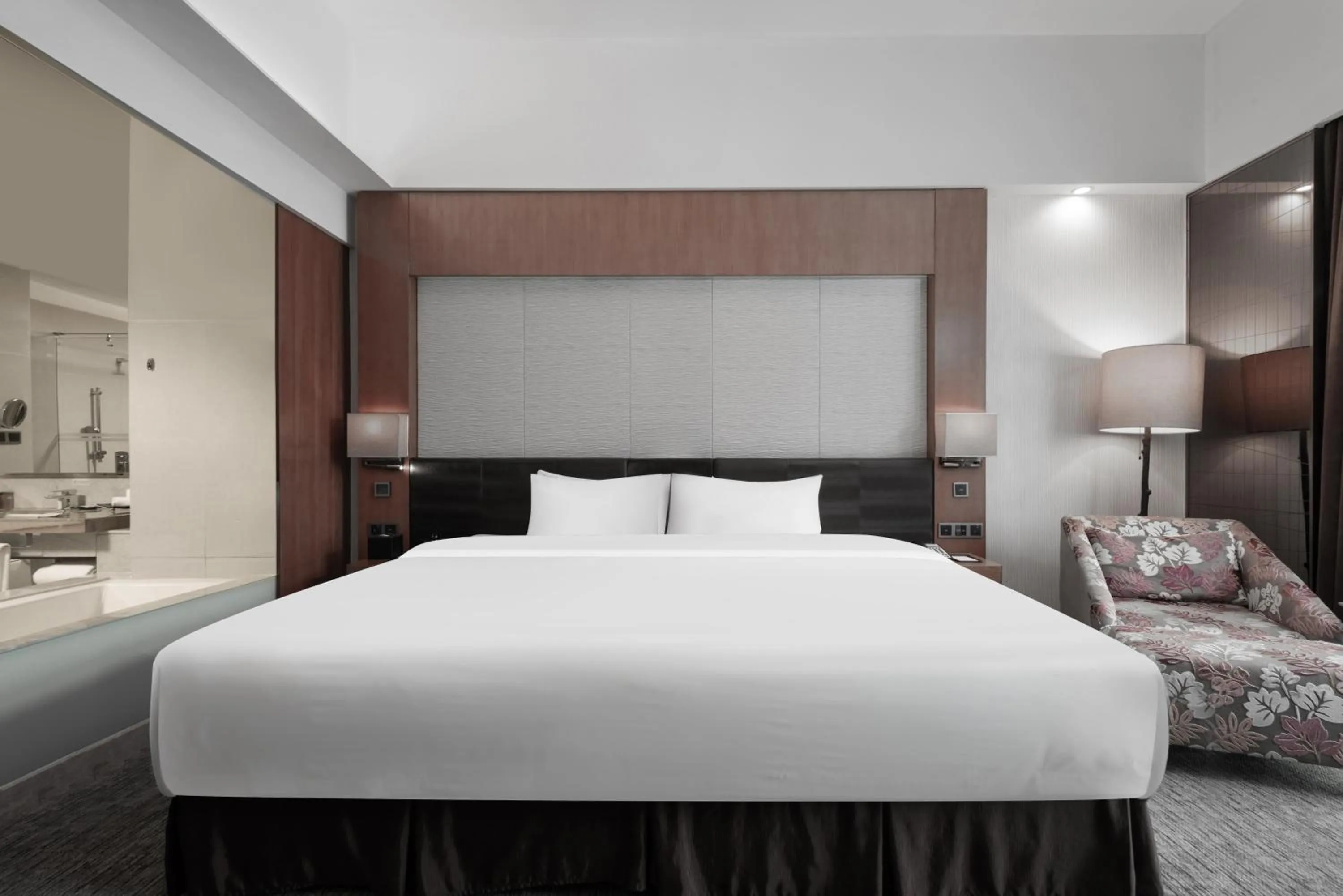 Bed in Vanburgh Hotel - Free shuttle bus transfer during Canton Fair