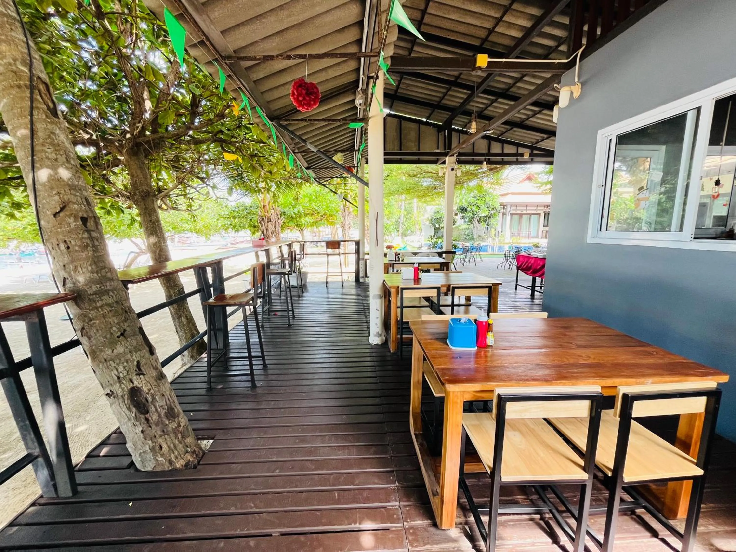 Restaurant/places to eat in Poolsawat Villa - SHA Plus