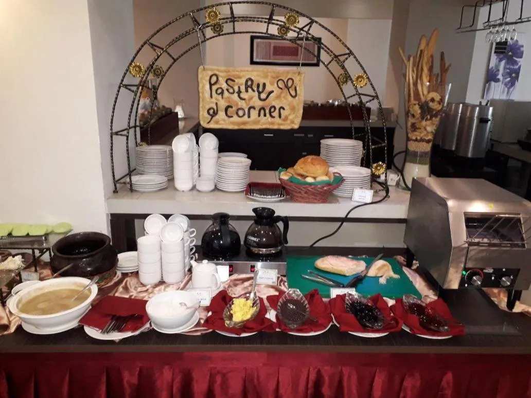 Restaurant/places to eat in Daima Hotel Padang