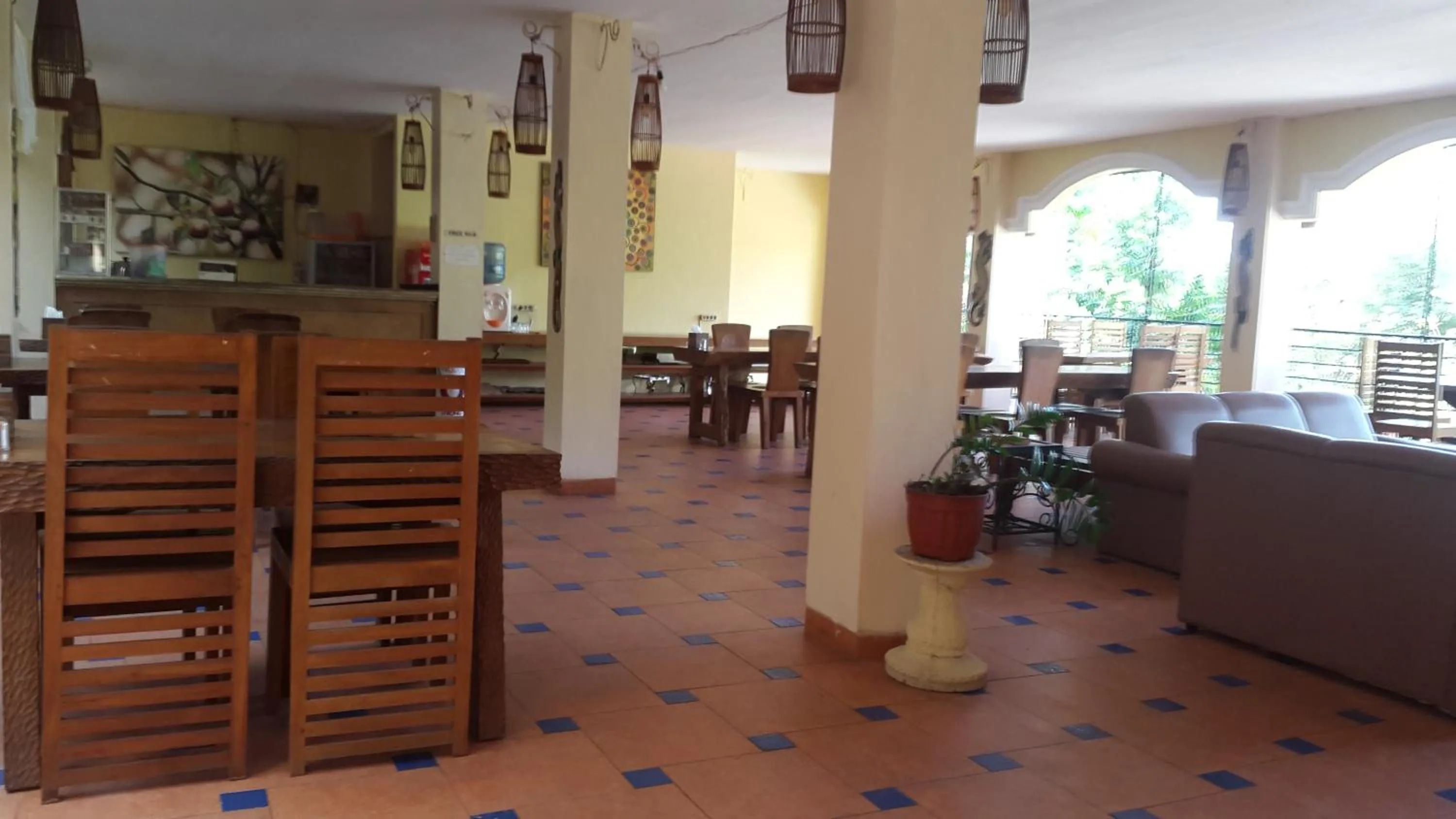 Centro Bajo Hotel & Resto