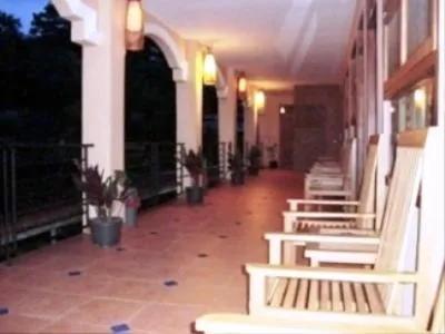 Centro Bajo Hotel & Resto