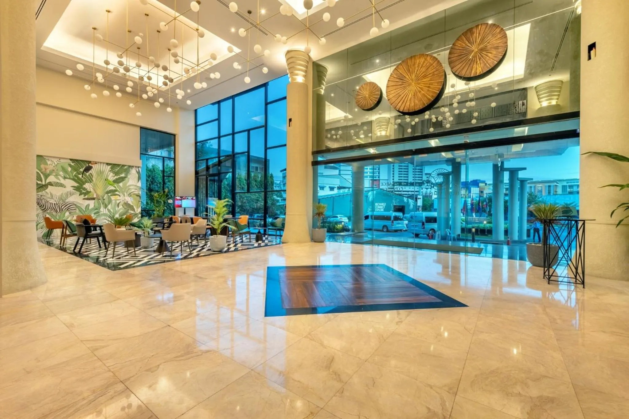 Lobby or reception in Buri Sriphu Hotel