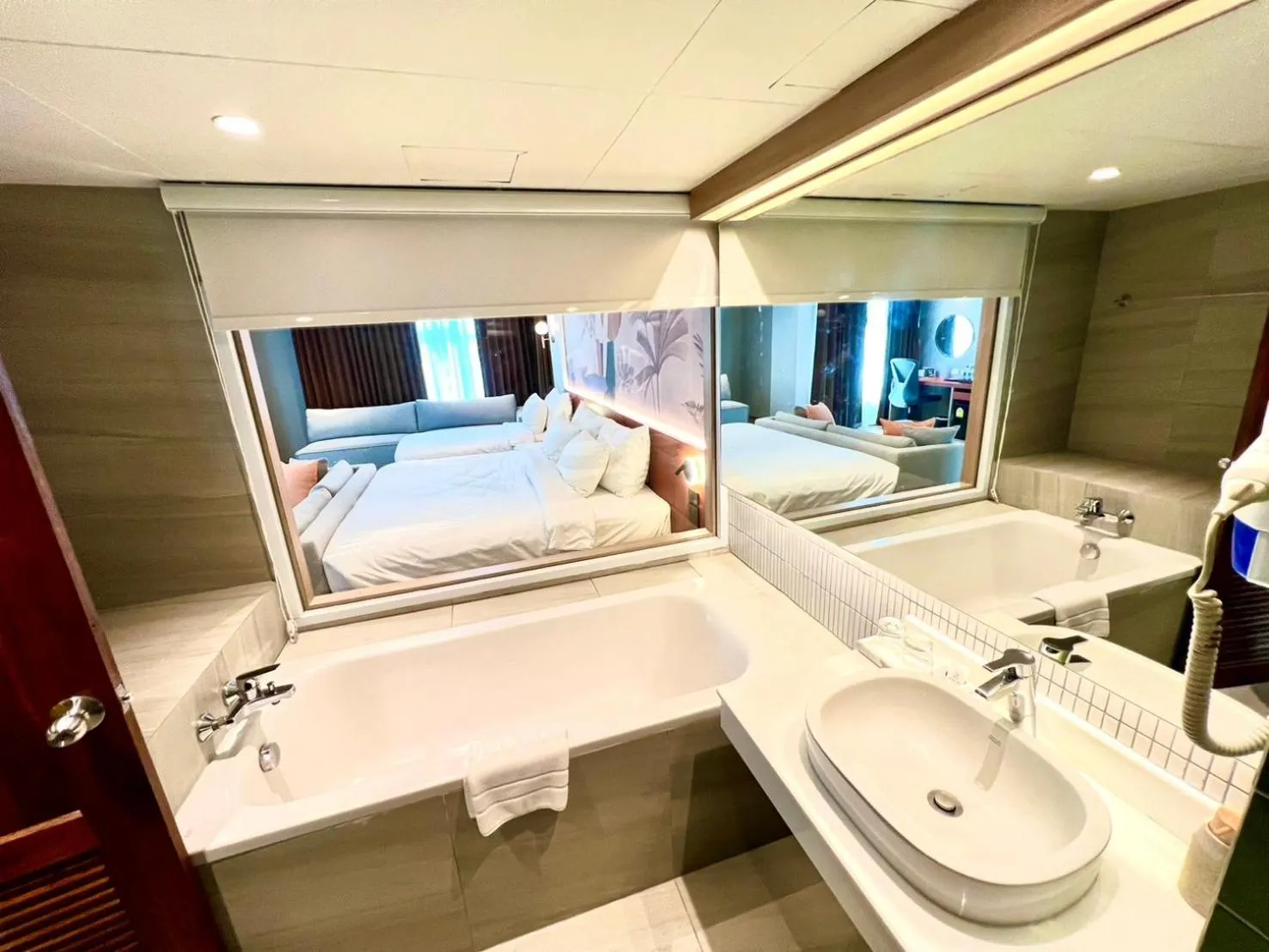 Bed in Buri Sriphu Hotel