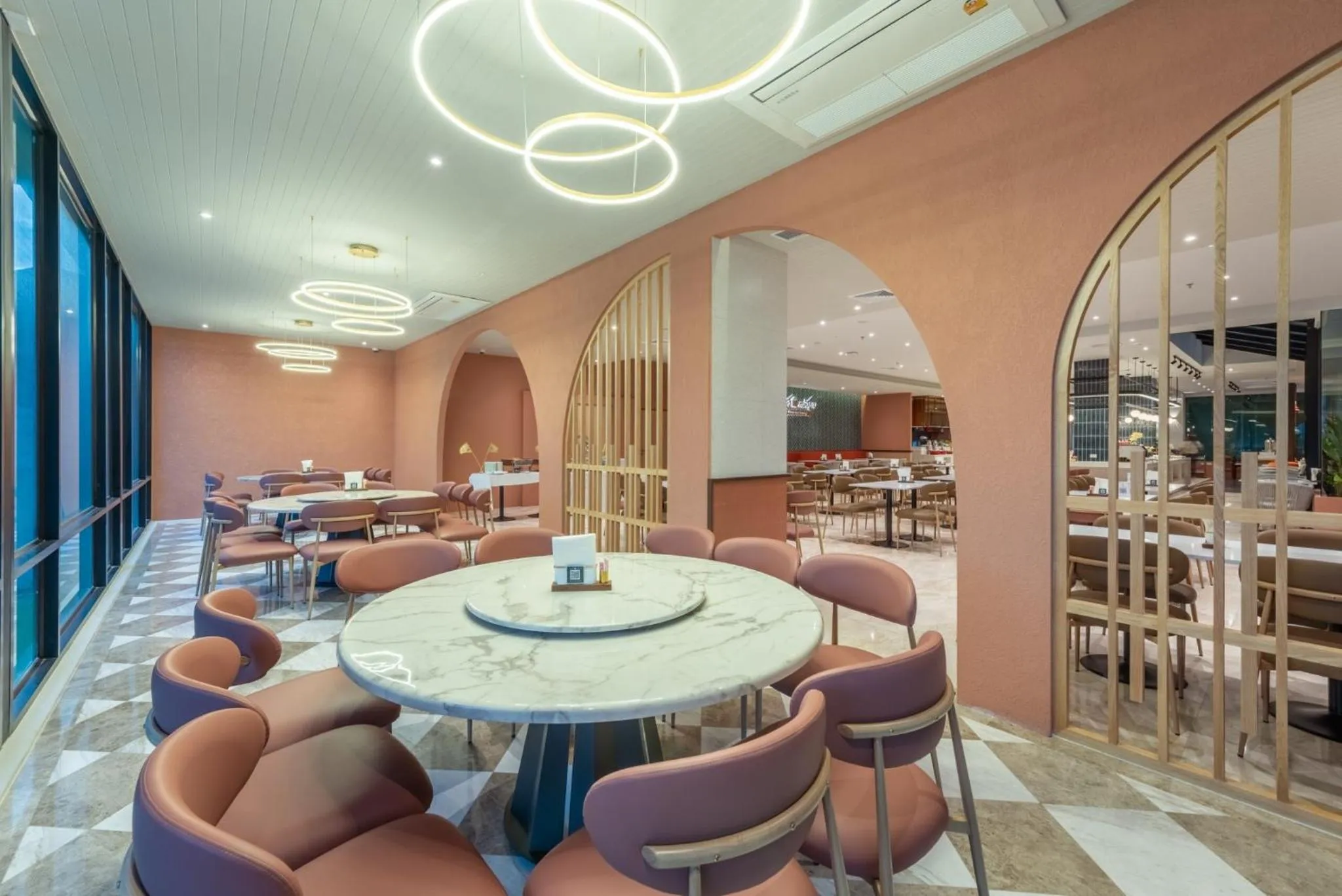 Restaurant/places to eat in Buri Sriphu Hotel