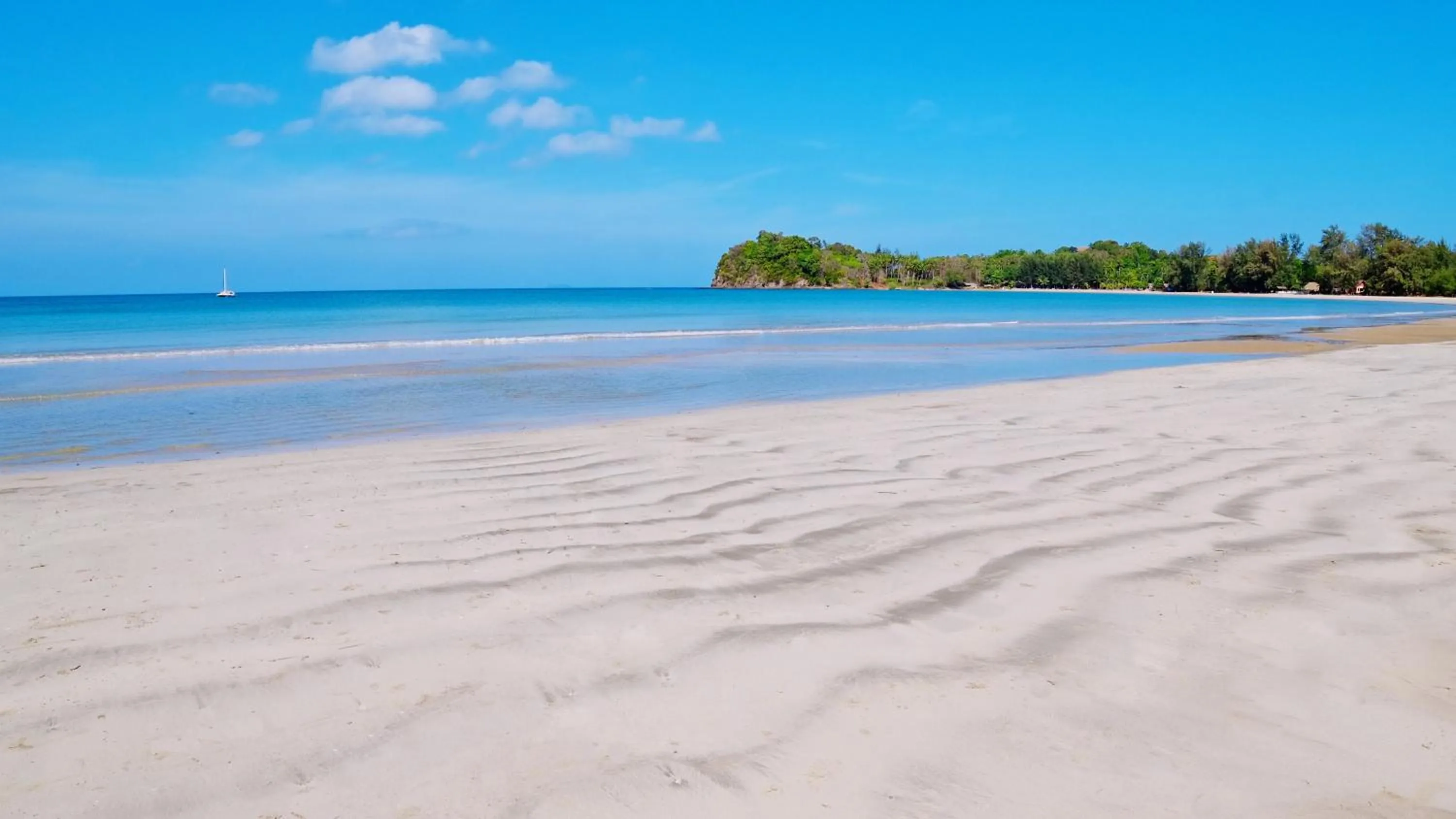 Beach in Twin Lotus Resort and Spa - SHA Plus - Adult Only "November - April"