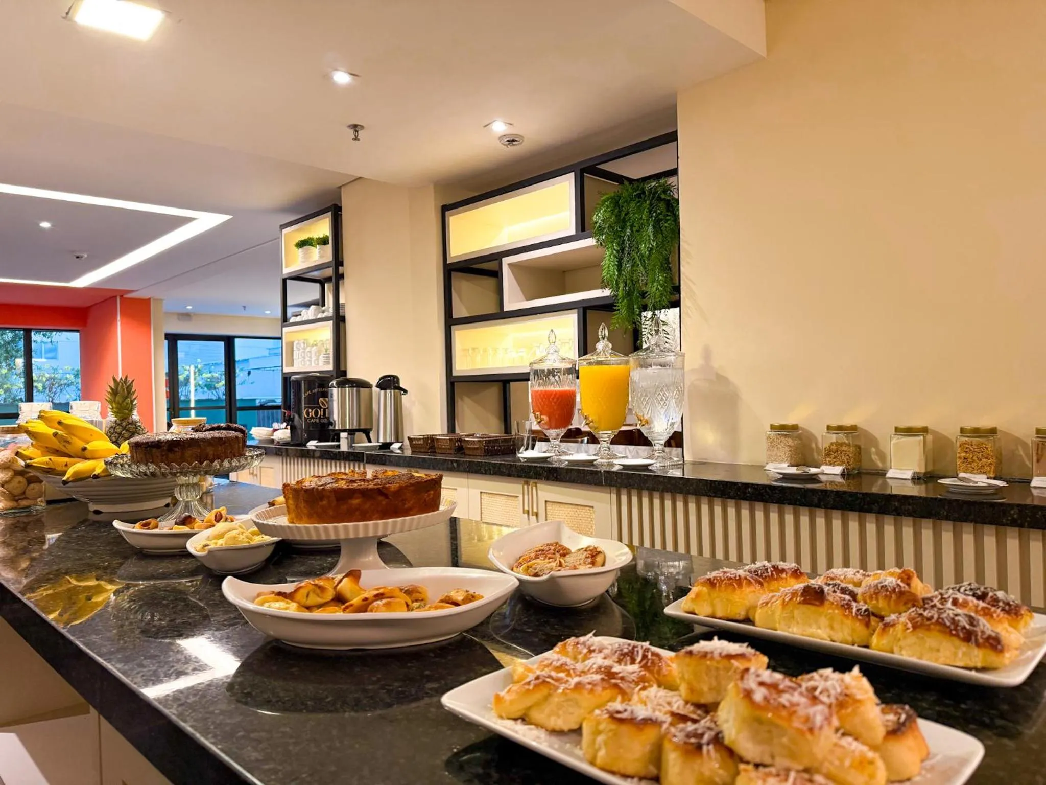 Breakfast in Vivence Suítes Hotel Palmas