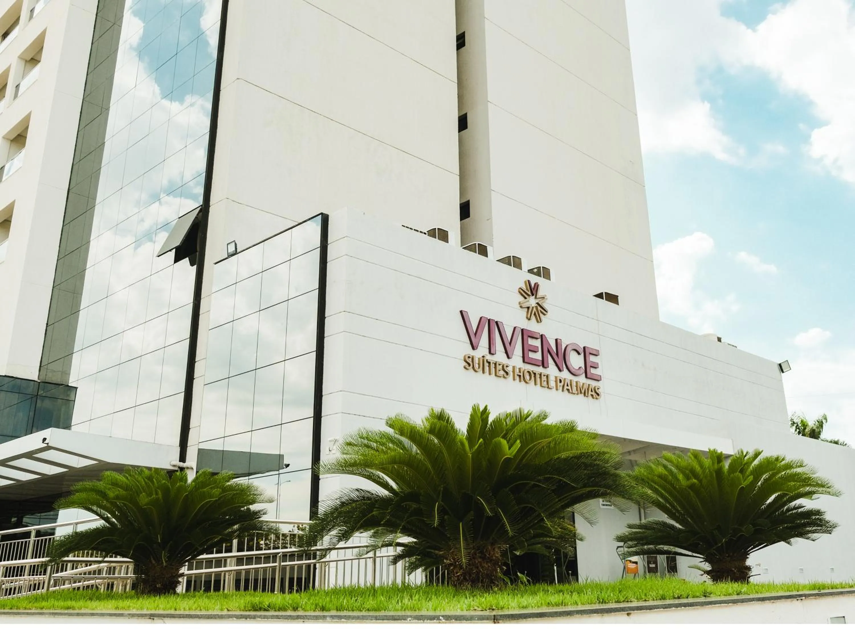 Facade/entrance in Vivence Suítes Hotel Palmas