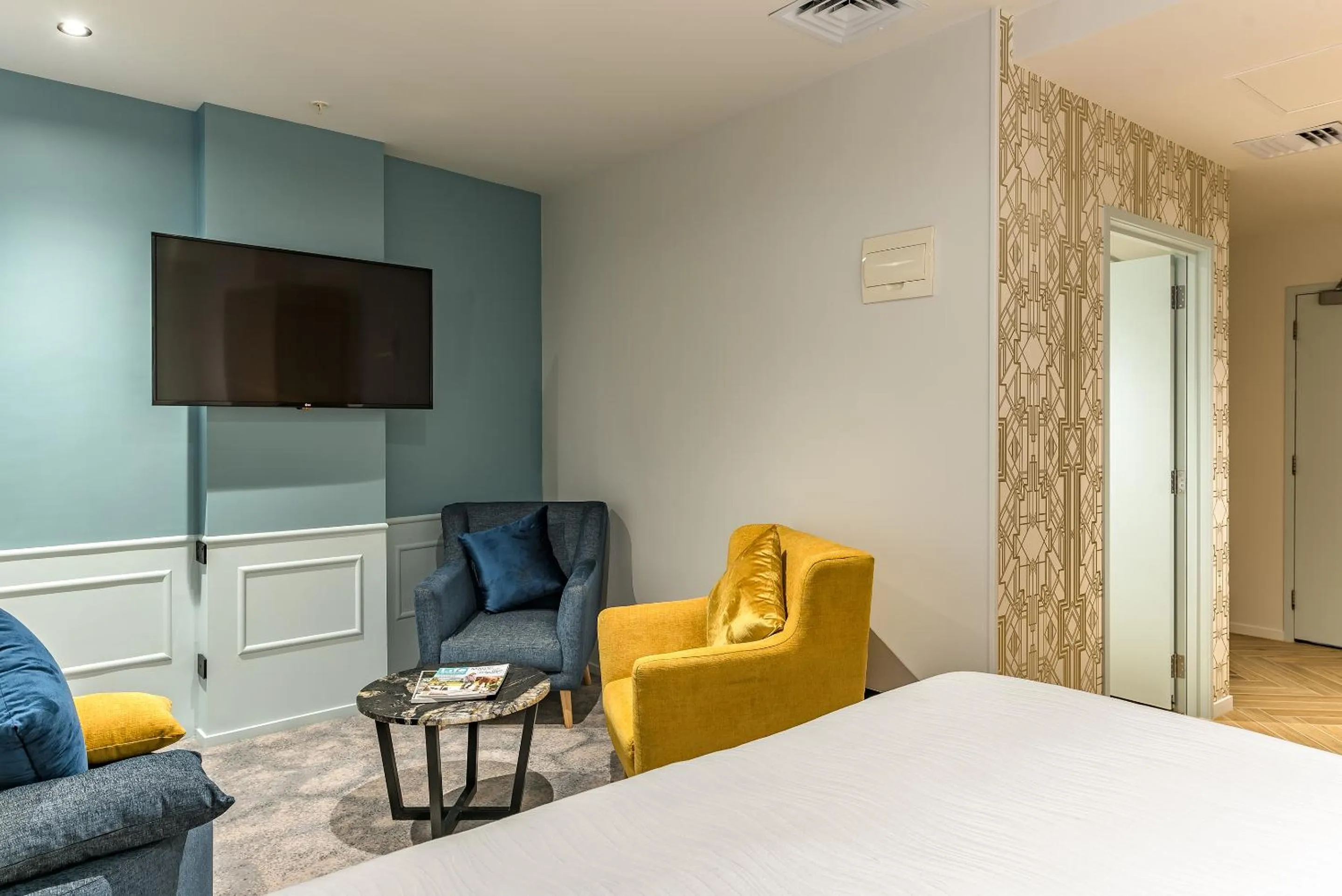 Seating area, Bed in Legacy Airedale Hotel Auckland