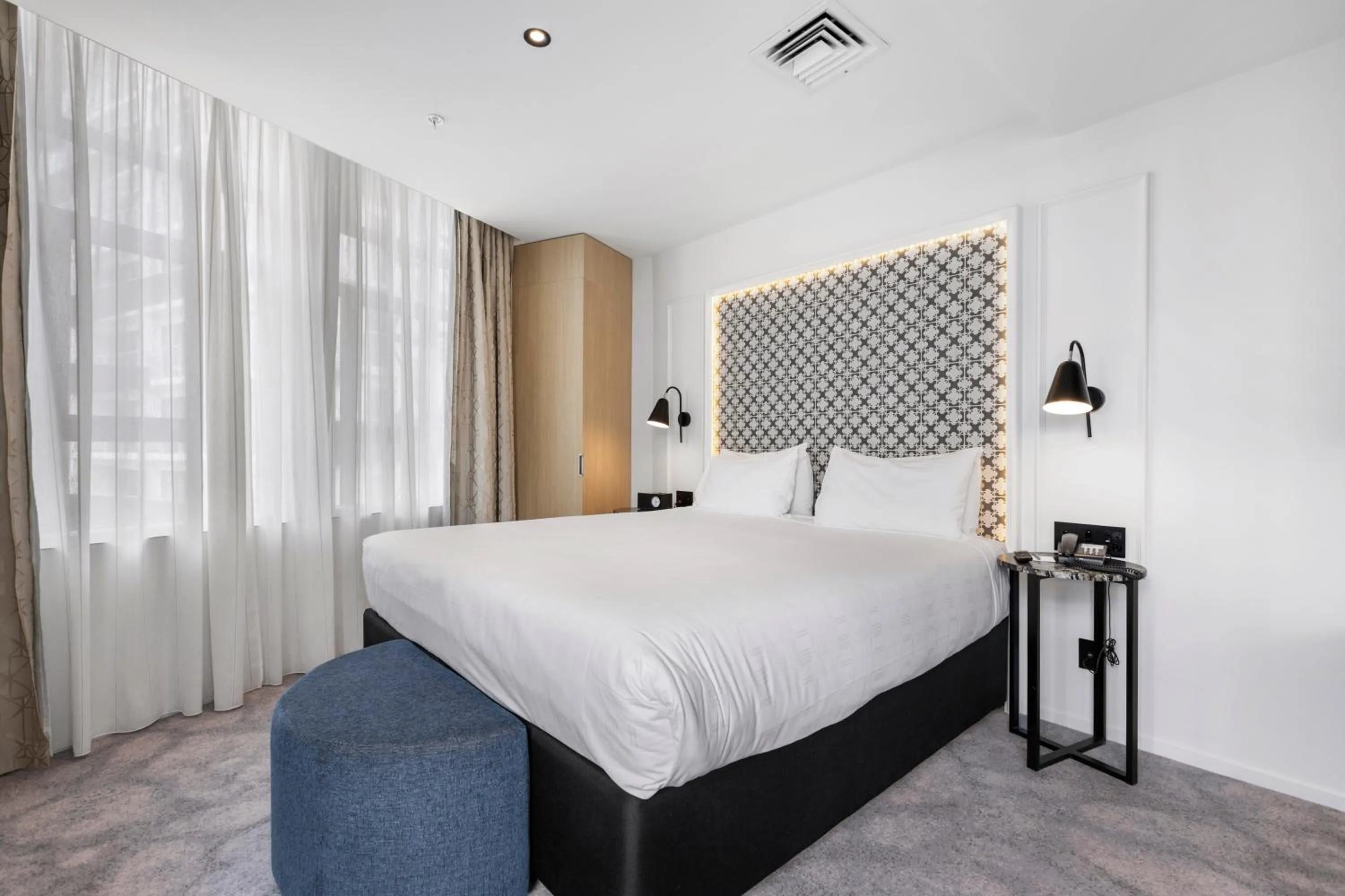 Bedroom, Bed in Legacy Airedale Hotel Auckland