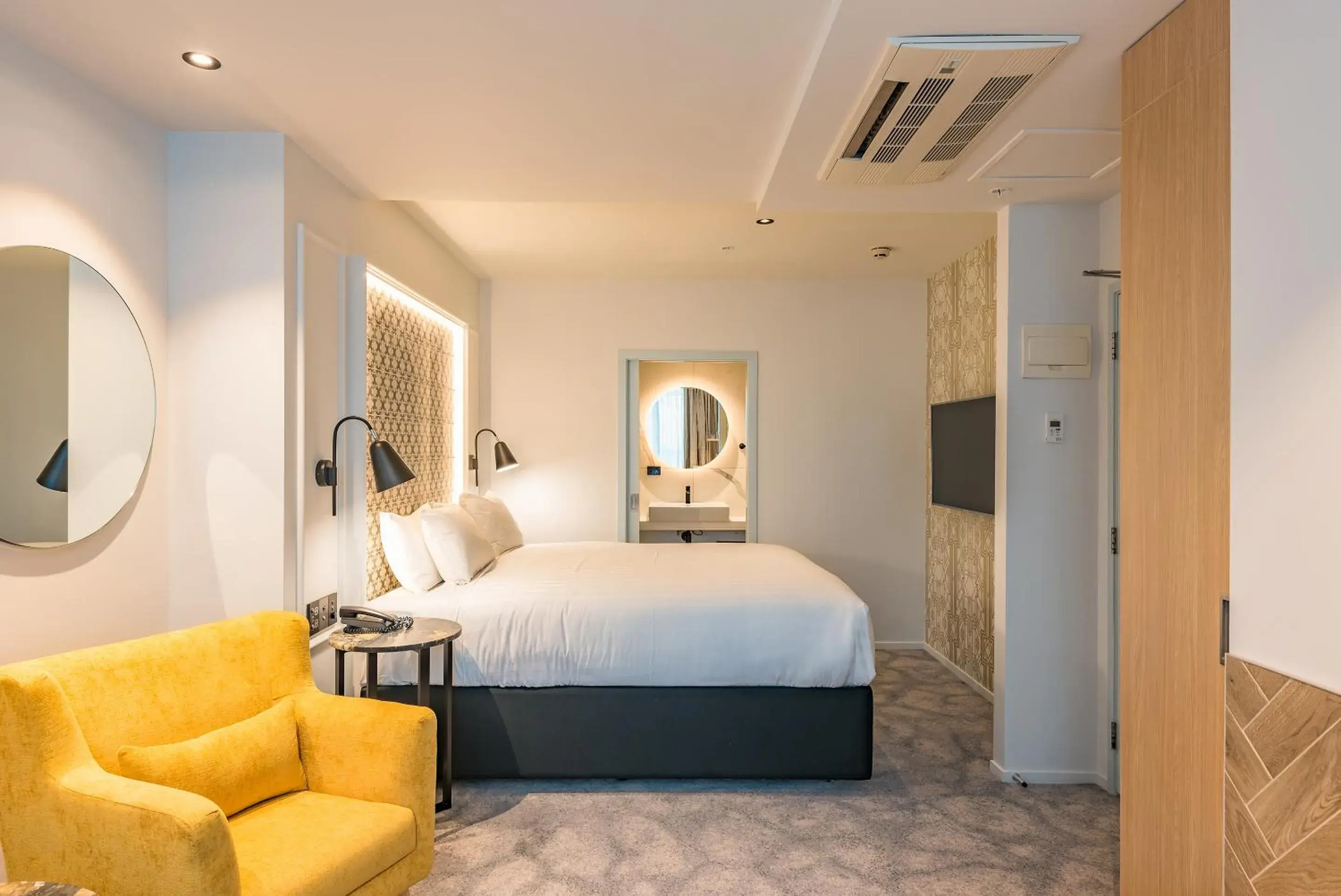 Classic Queen Room in Legacy Airedale Hotel Auckland Classic Queen Room in Legacy Airedale Hotel Auckland