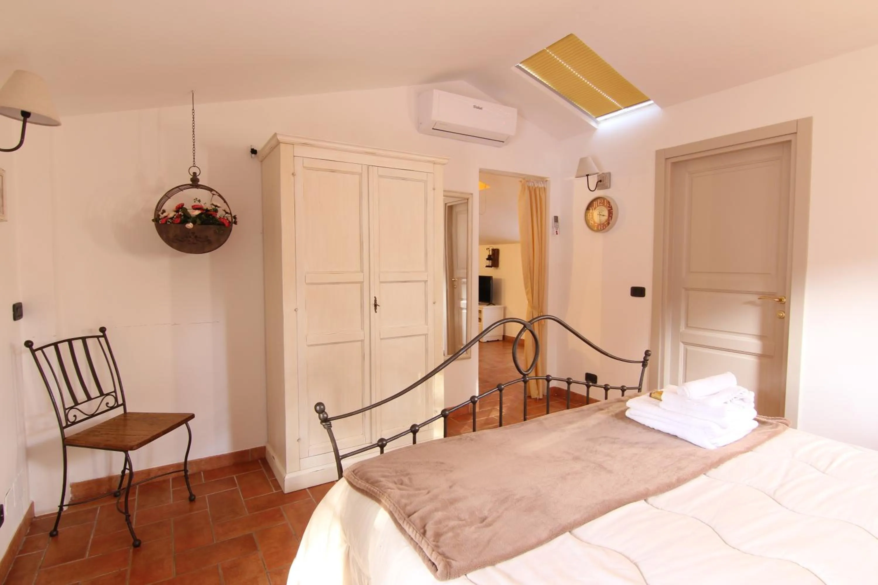 Photo of the whole room, Bed in Casa di Sasso