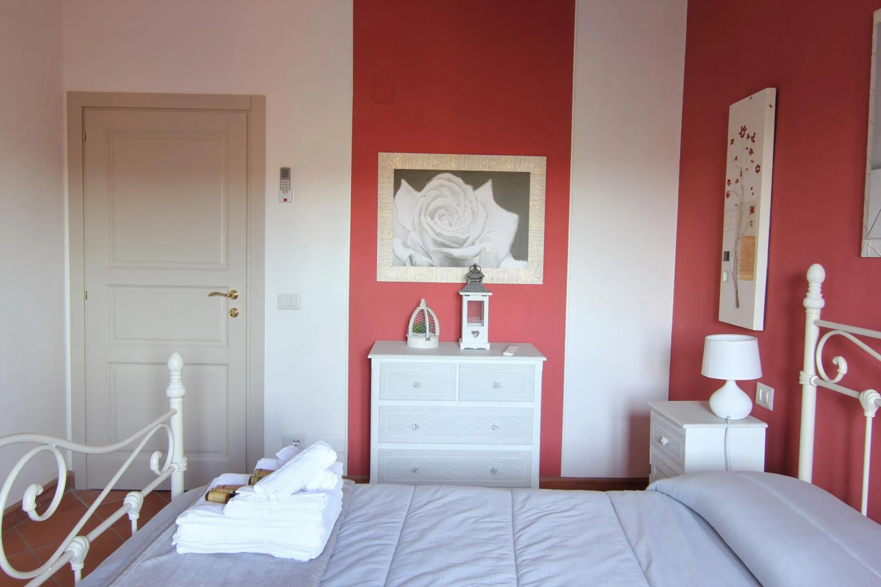 Photo of the whole room, Bed in Casa di Sasso
