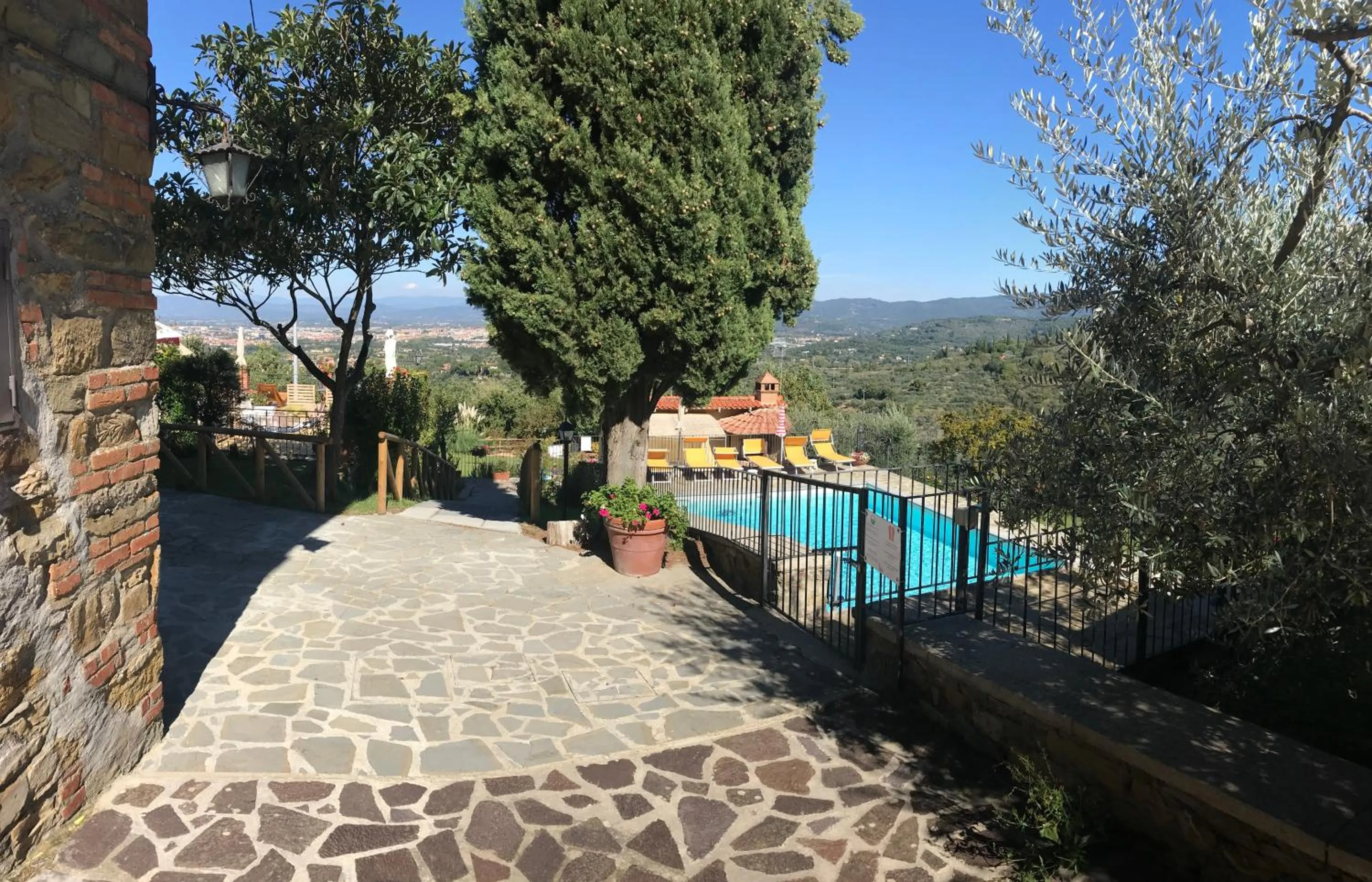 Pool view in Casa di Sasso