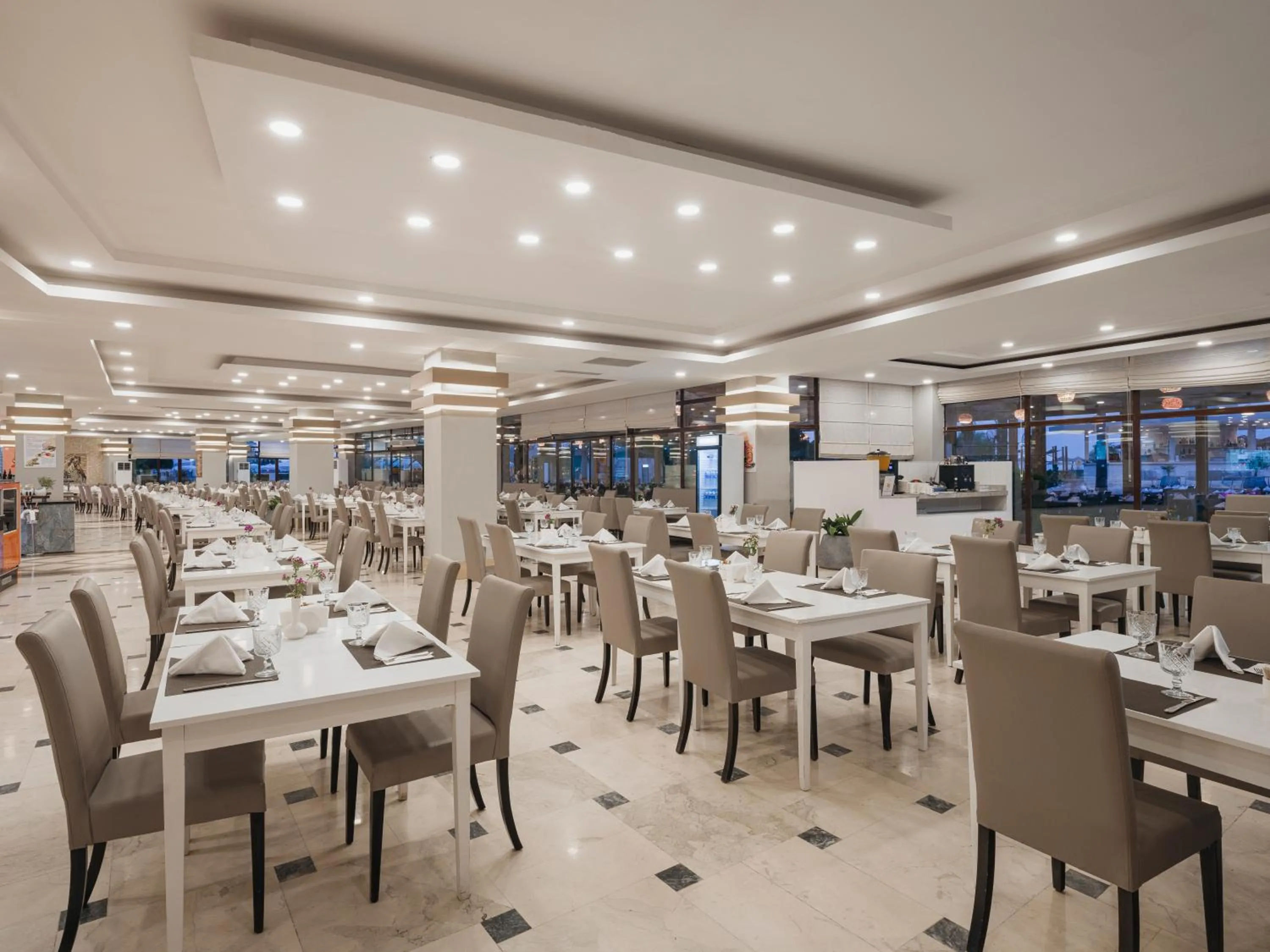 Restaurant/places to eat in Selectum Family Comfort Side