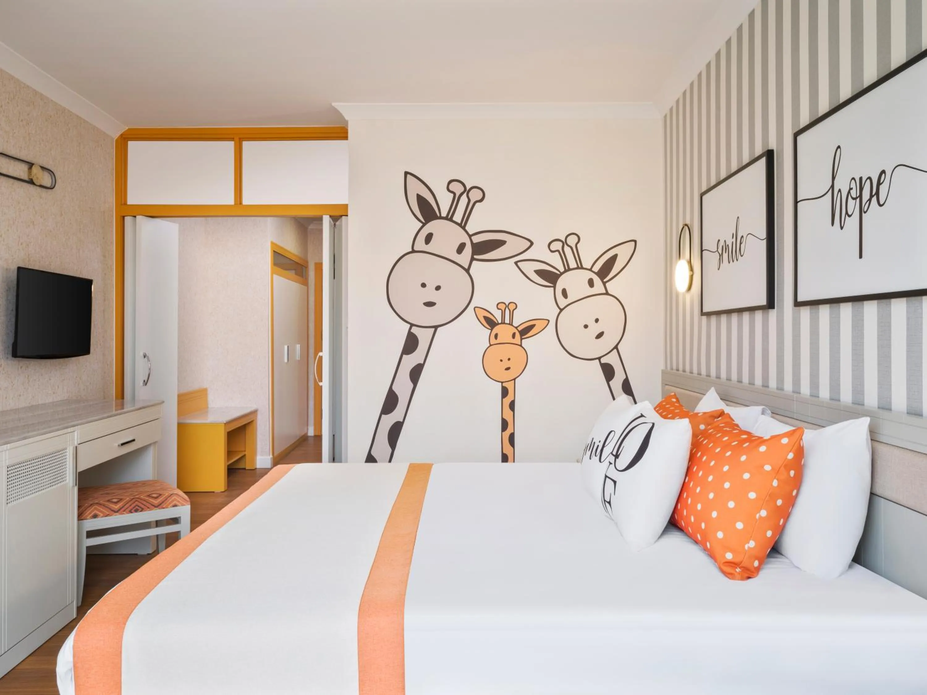 Property building, Bed in Selectum Family Comfort Side