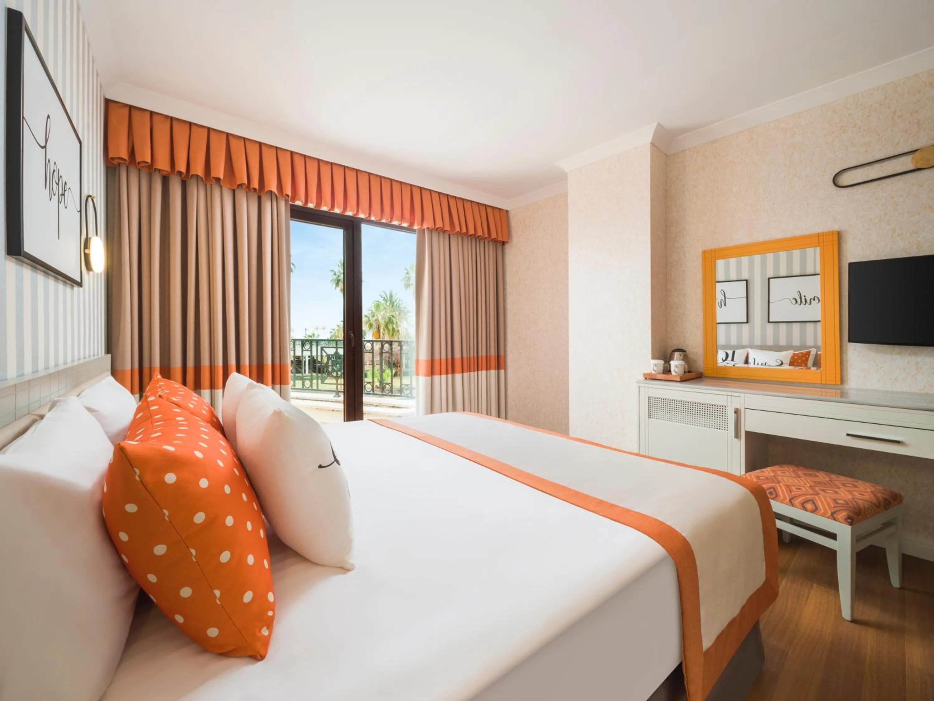 Property building, Bed in Selectum Family Comfort Side