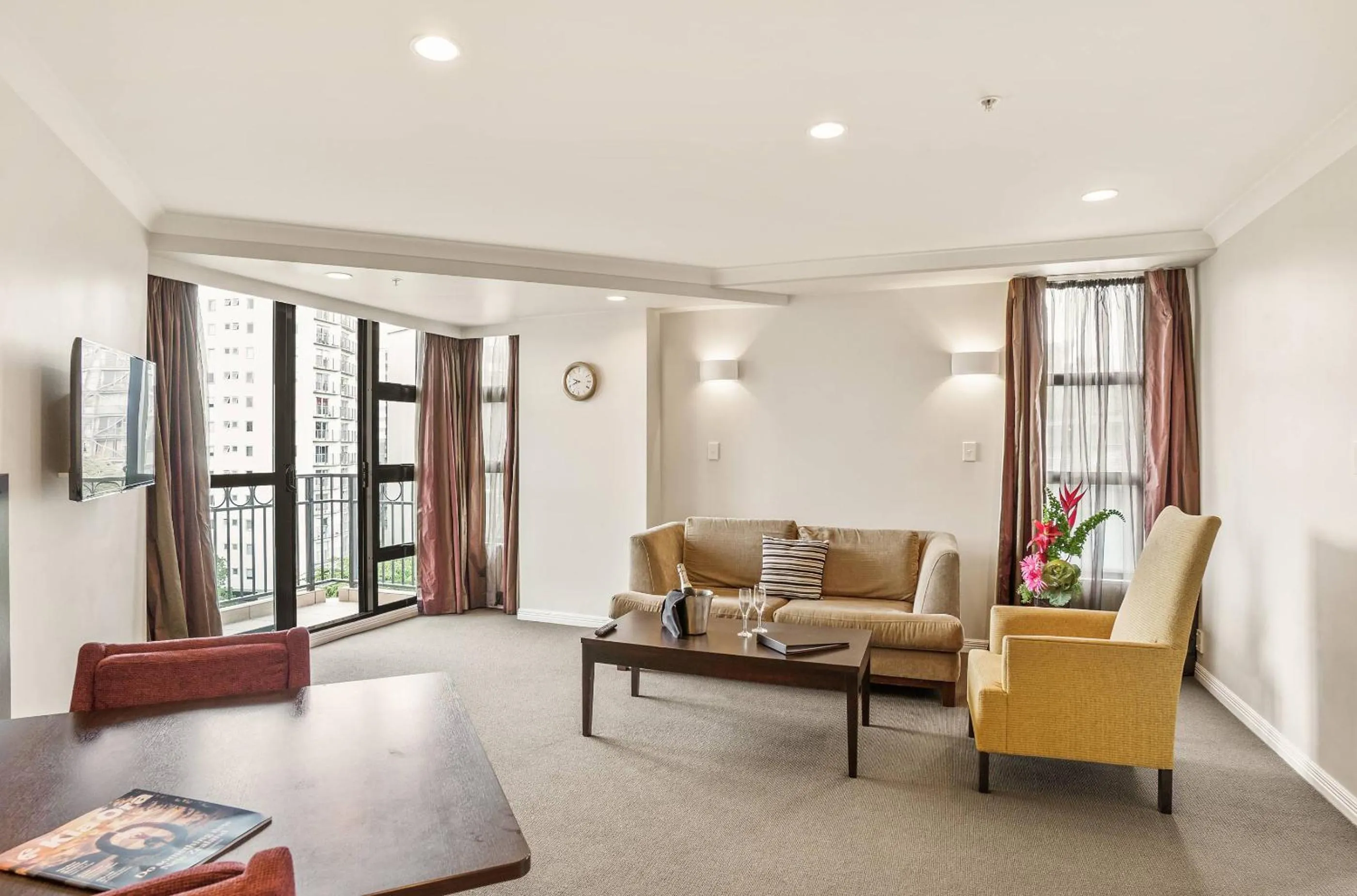 TV and multimedia in Parkside Hotel & Apartments