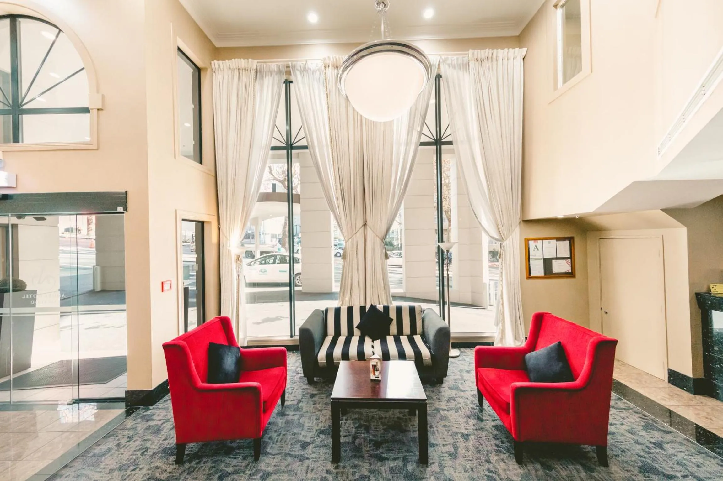Lobby or reception in Parkside Hotel & Apartments