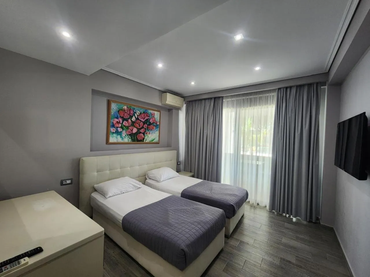 Bed in Hotel Saranda International