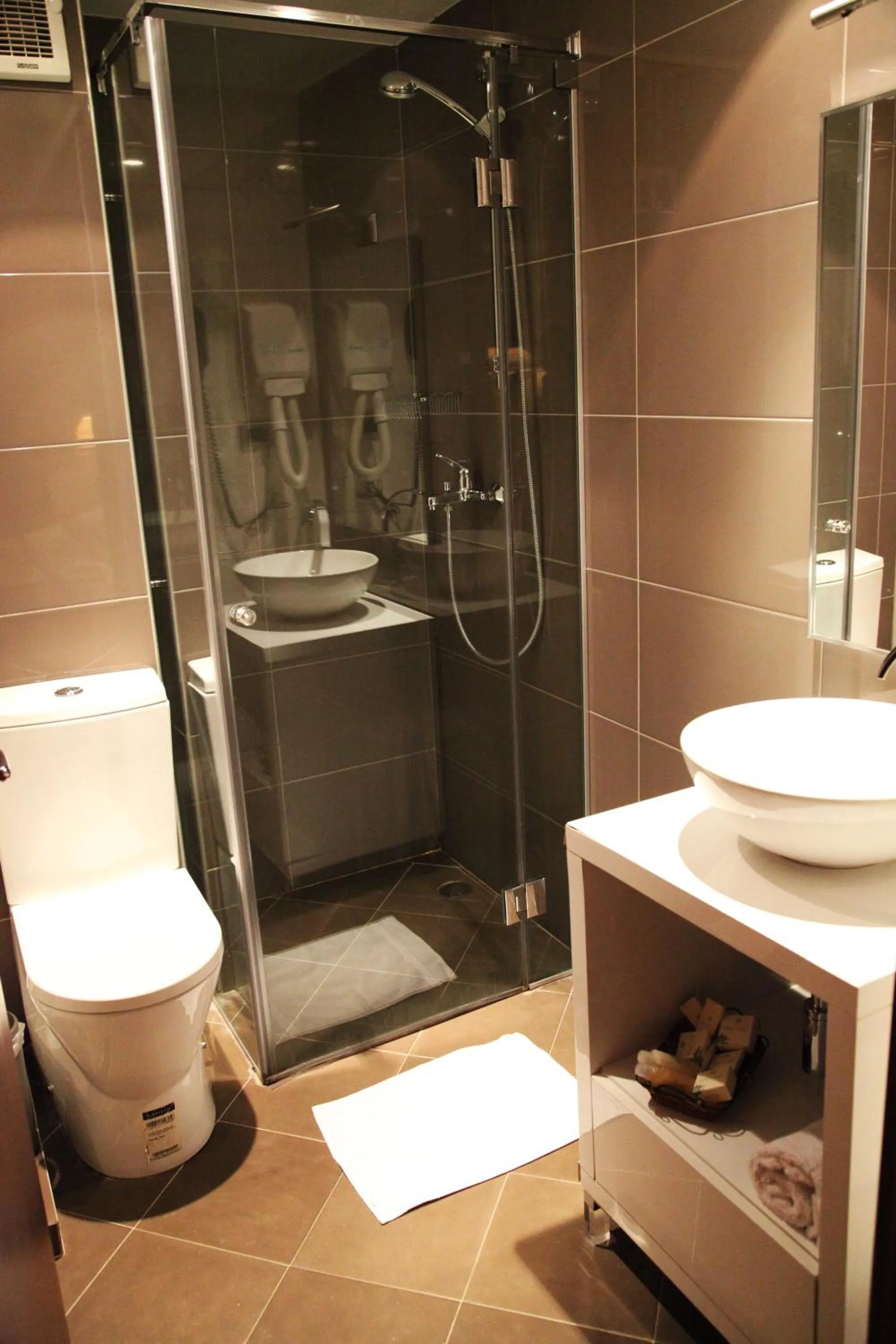 Bathroom in Arber Hotel