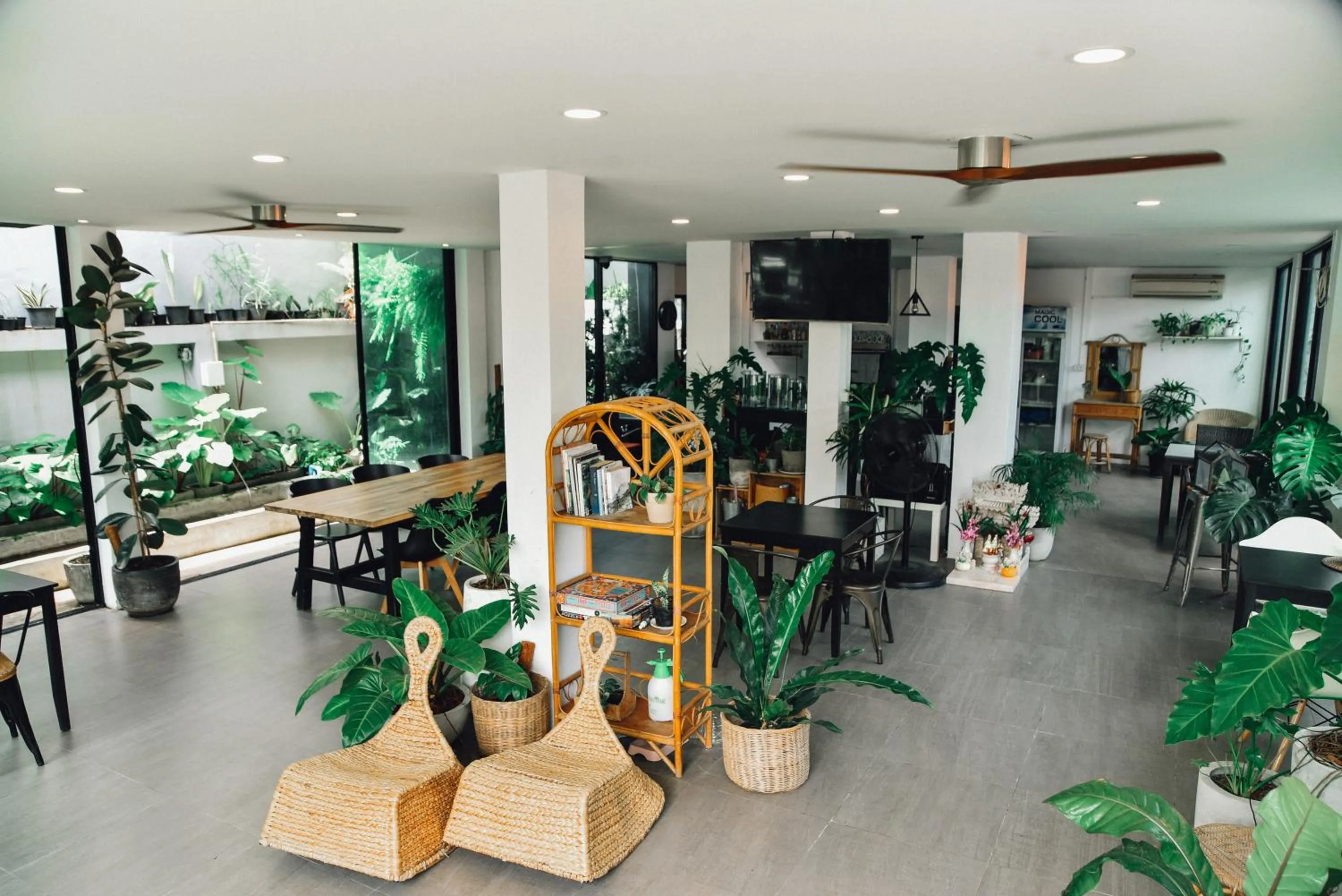 Restaurant/places to eat in P.U. Inn Resort