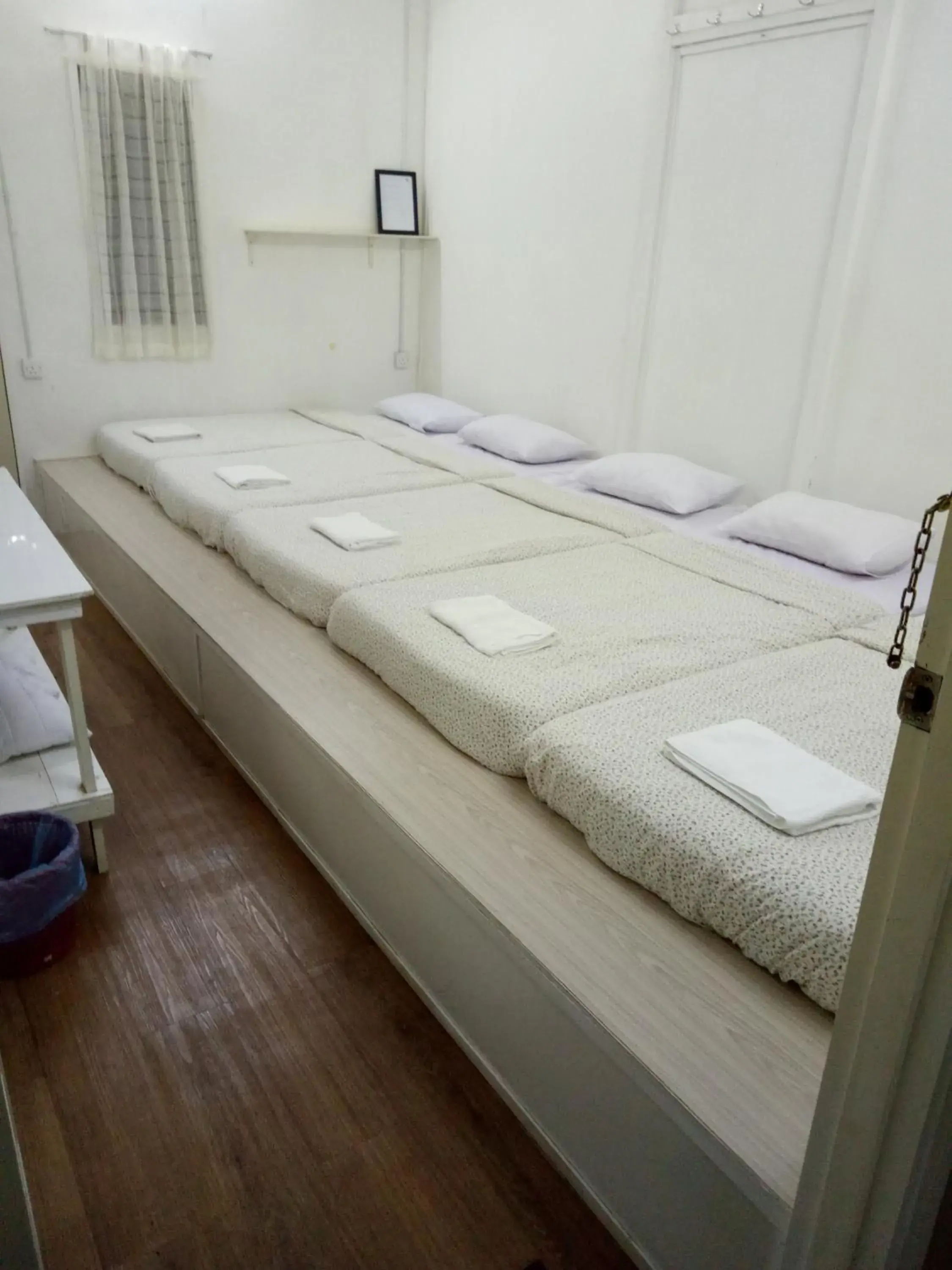 Family Room with Shared Bathroom in Moonriver Lodge Family Room with Shared Bathroom in Moonriver Lodge